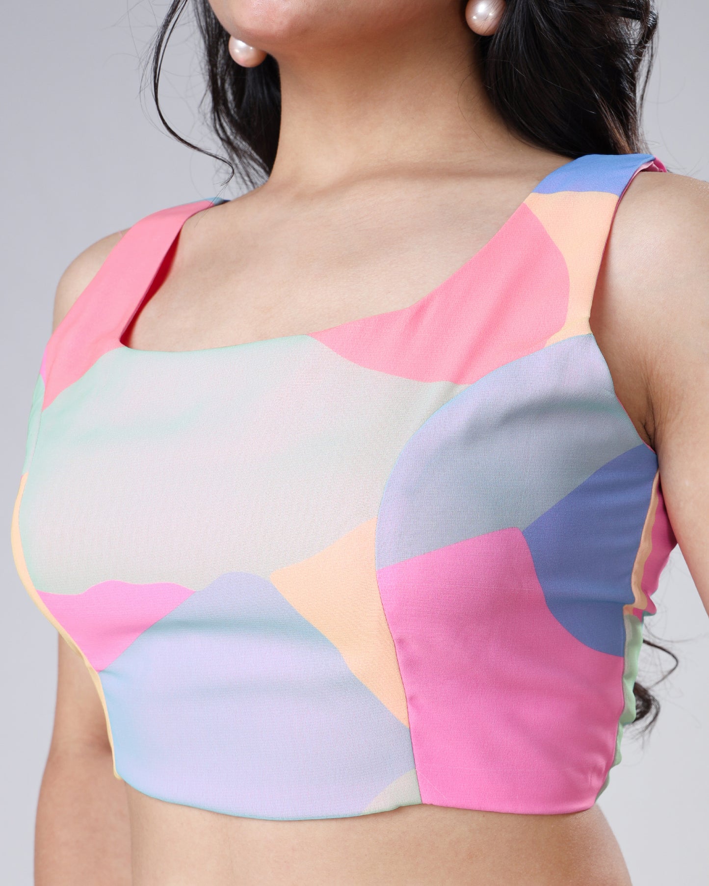 Abstract Round Neck Sleeveless Blouse