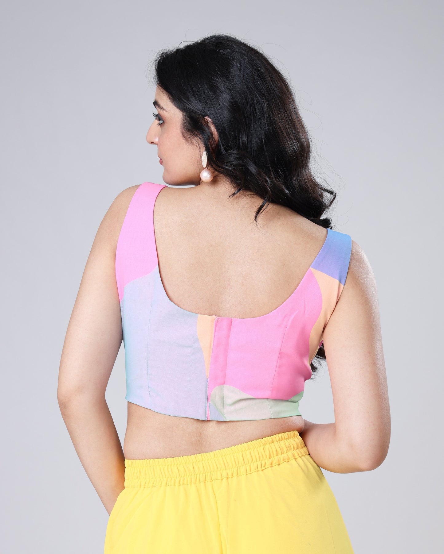 Abstract Round Neck Sleeveless Blouse