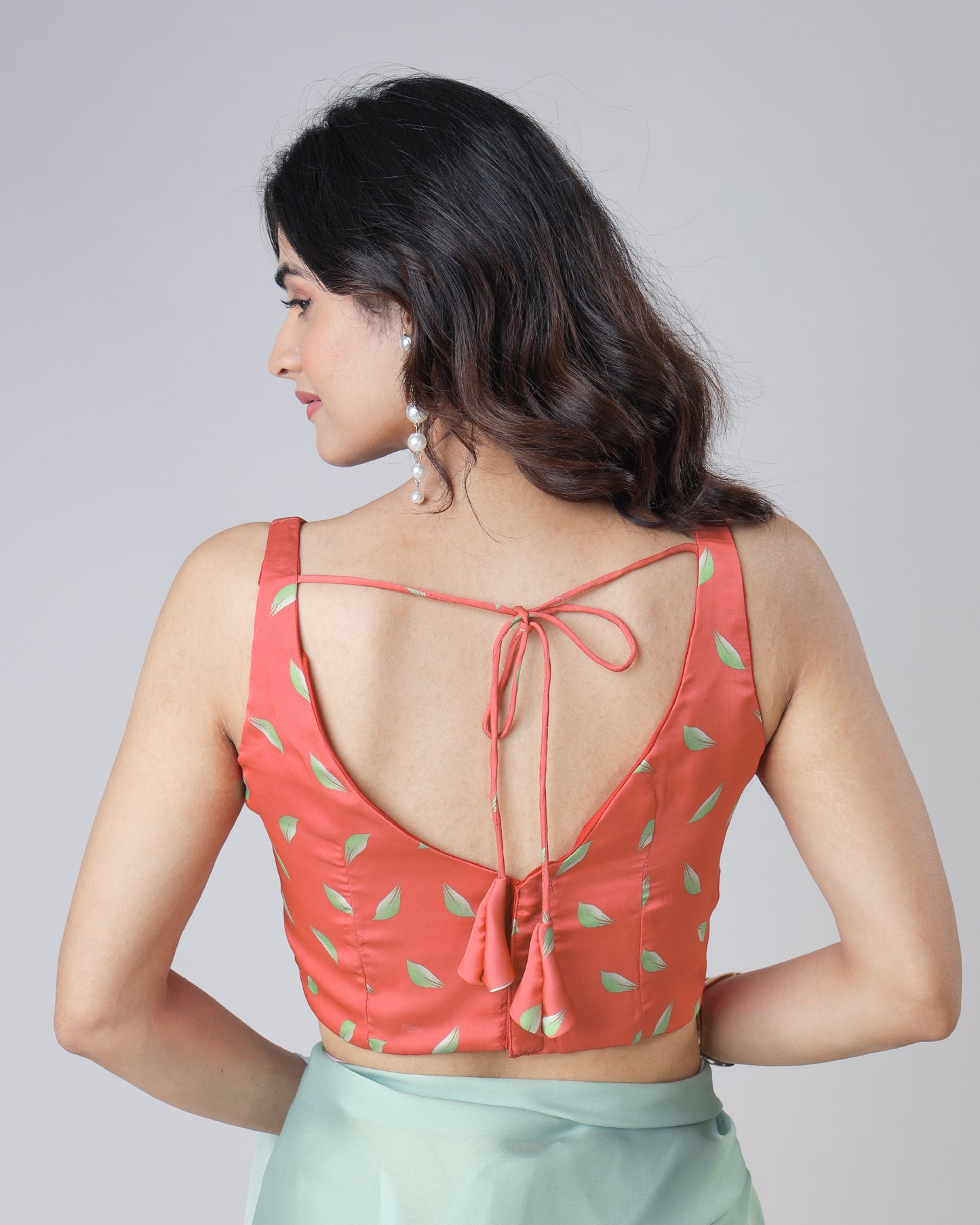 Seamless Leaf V Neck Sleeveless Blouse