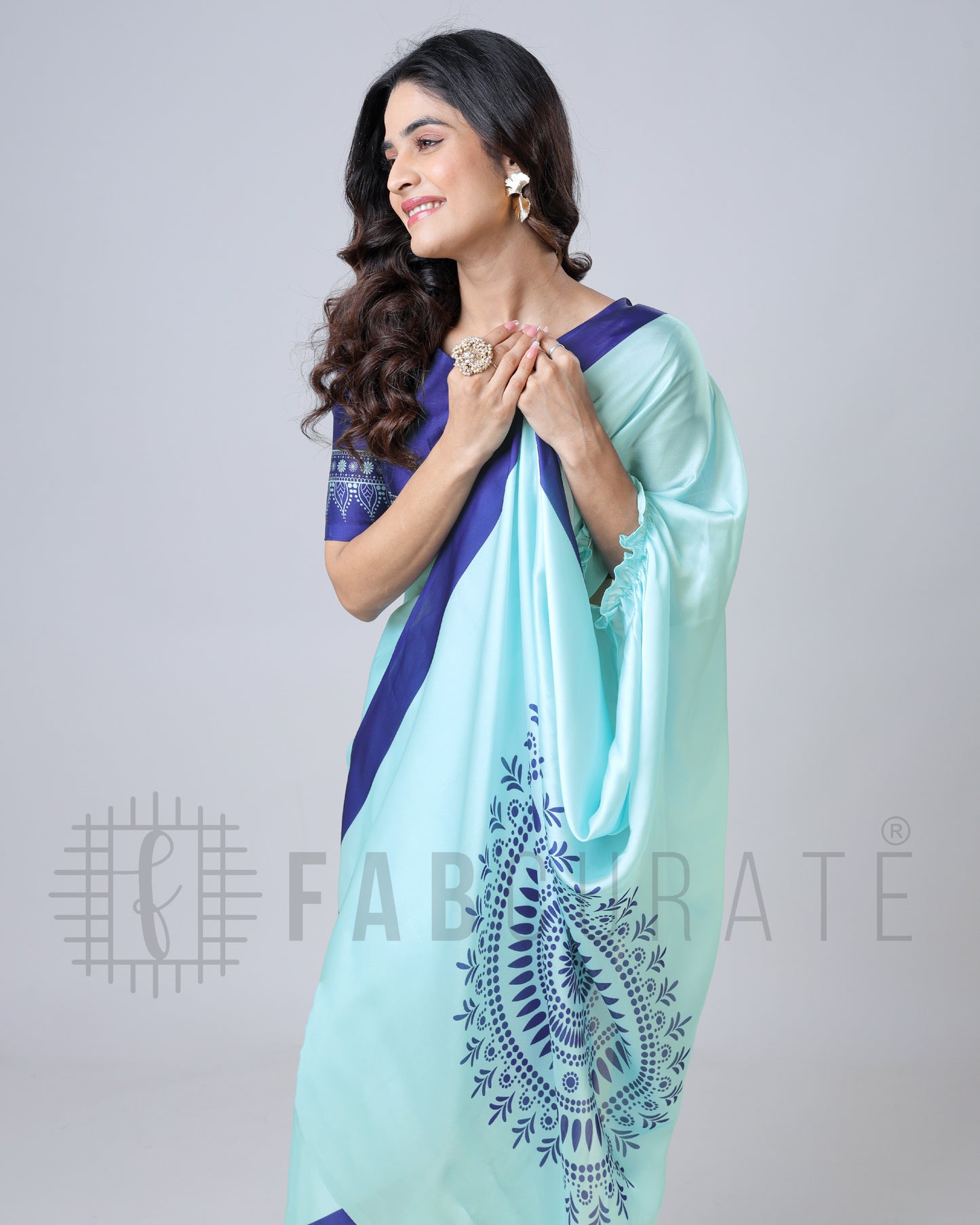 Light Blue Mandalaa Print Contrast Border Freehand Saree