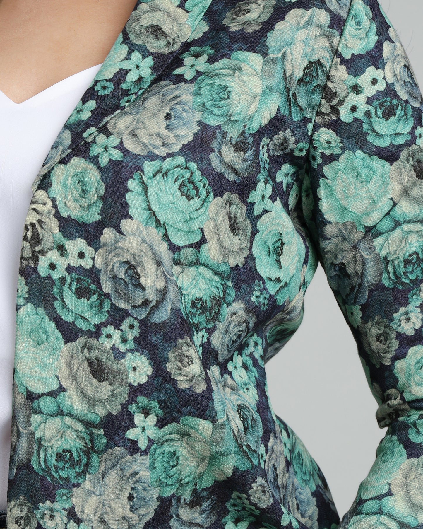 Crafted for Confidence: Seamless Floral Pasmina Jacket