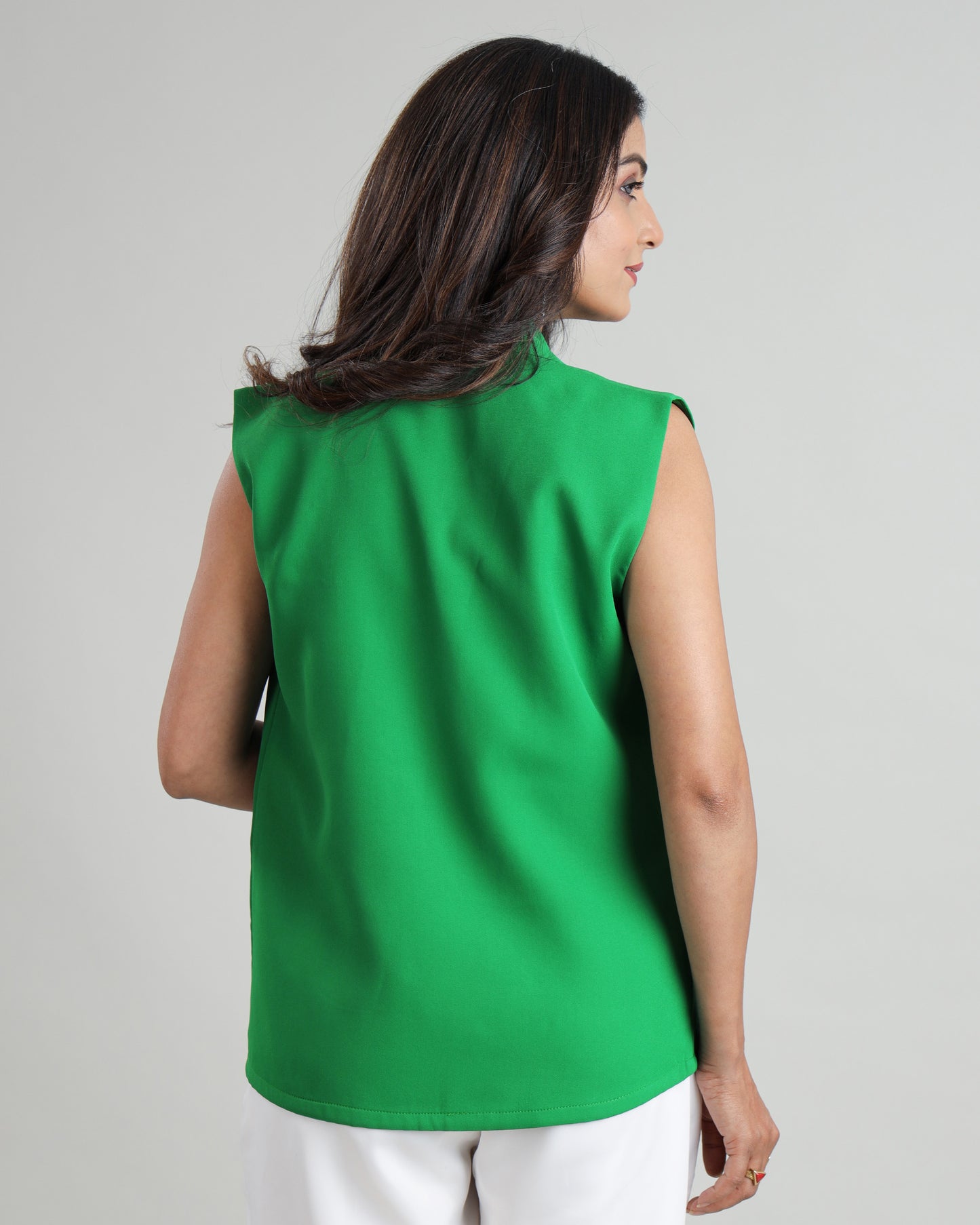 Pack Light, Look Great: Travel-Ready Sleeveless Jacket