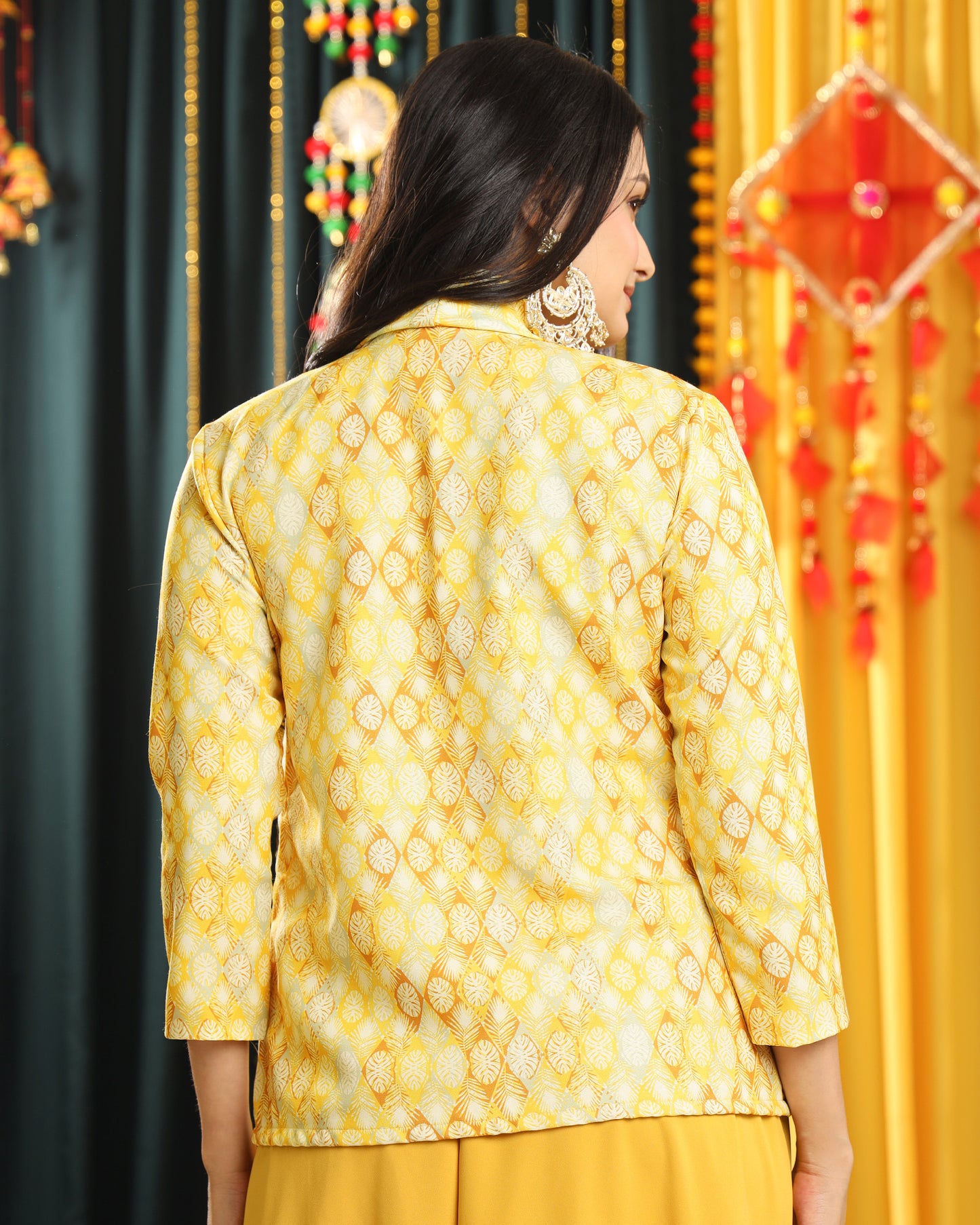 Instant Icon : Flowy Yellow Sleeve Jacket