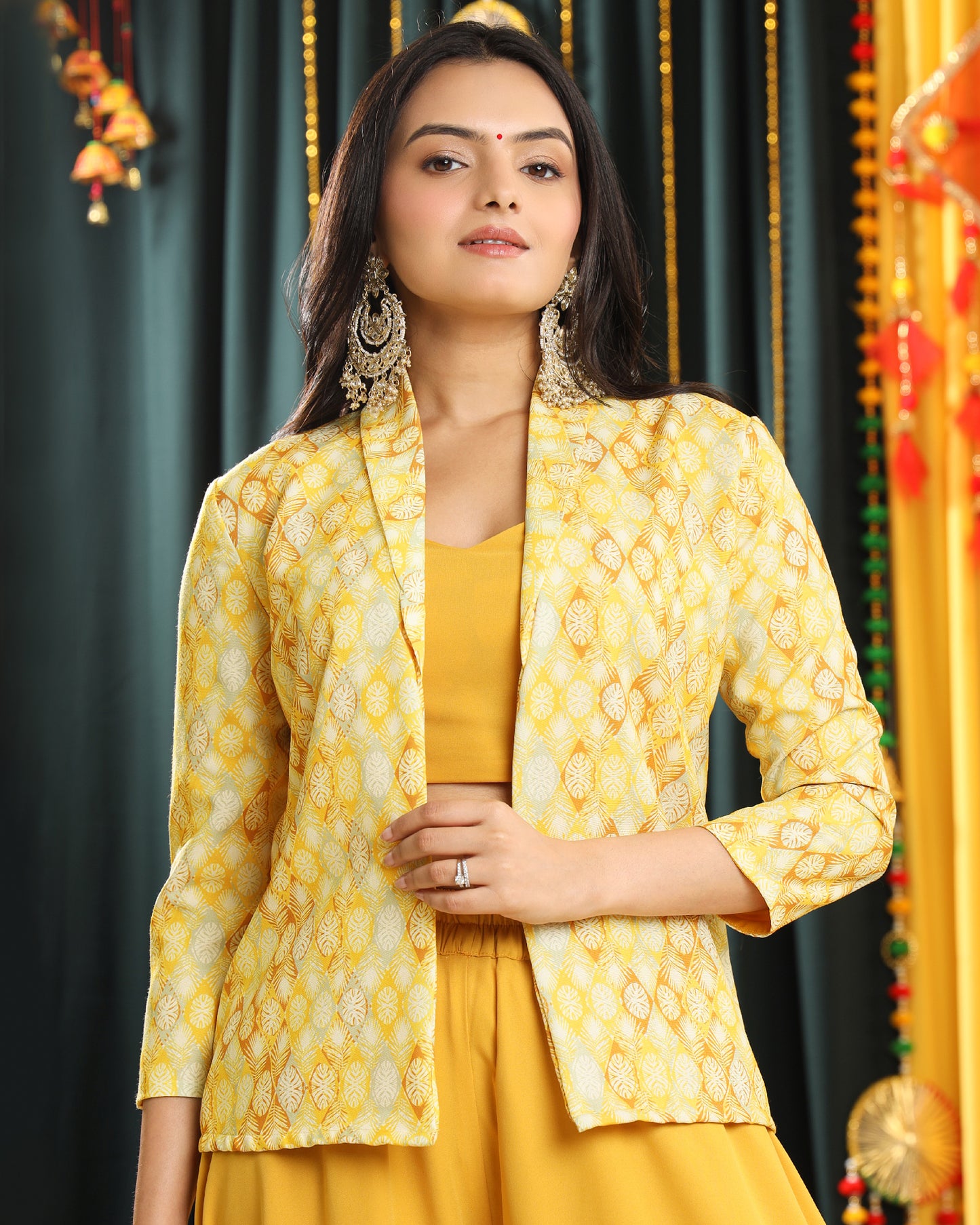 Instant Icon : Flowy Yellow Sleeve Jacket