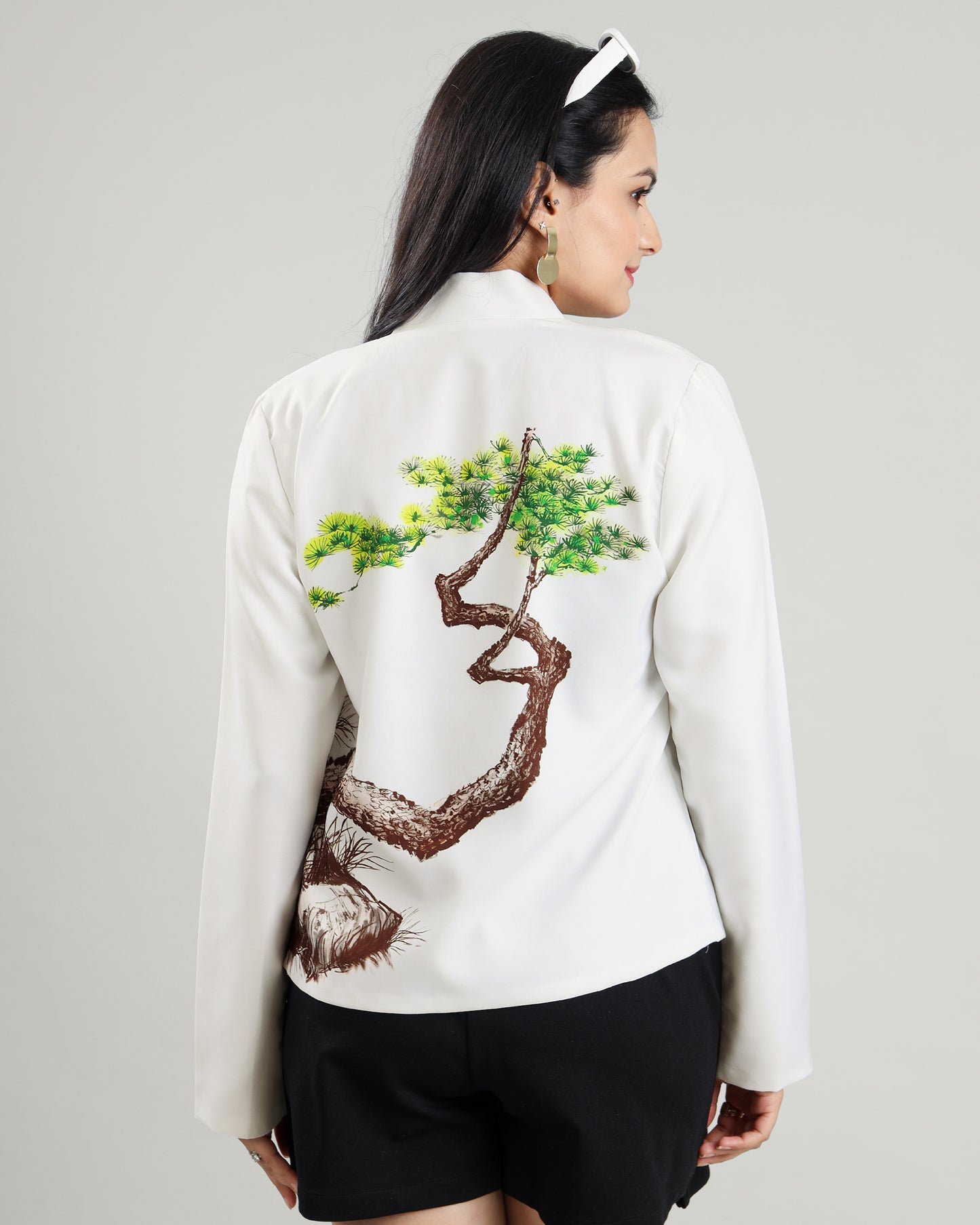 Eco-Chic: White Jacket With Touch Of Nature