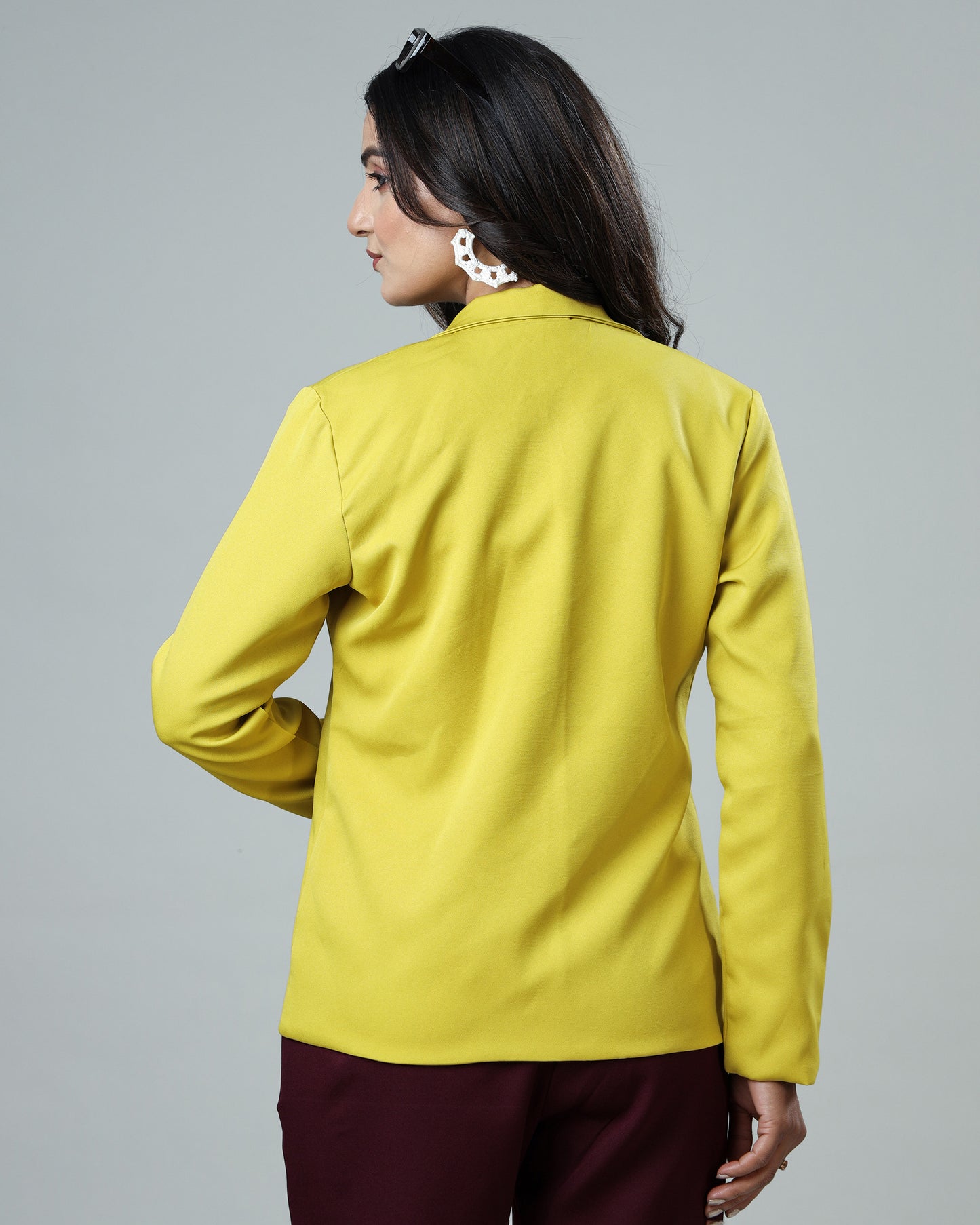 Luxe Touch Women Jacket: Classic Colors, Enduring Style