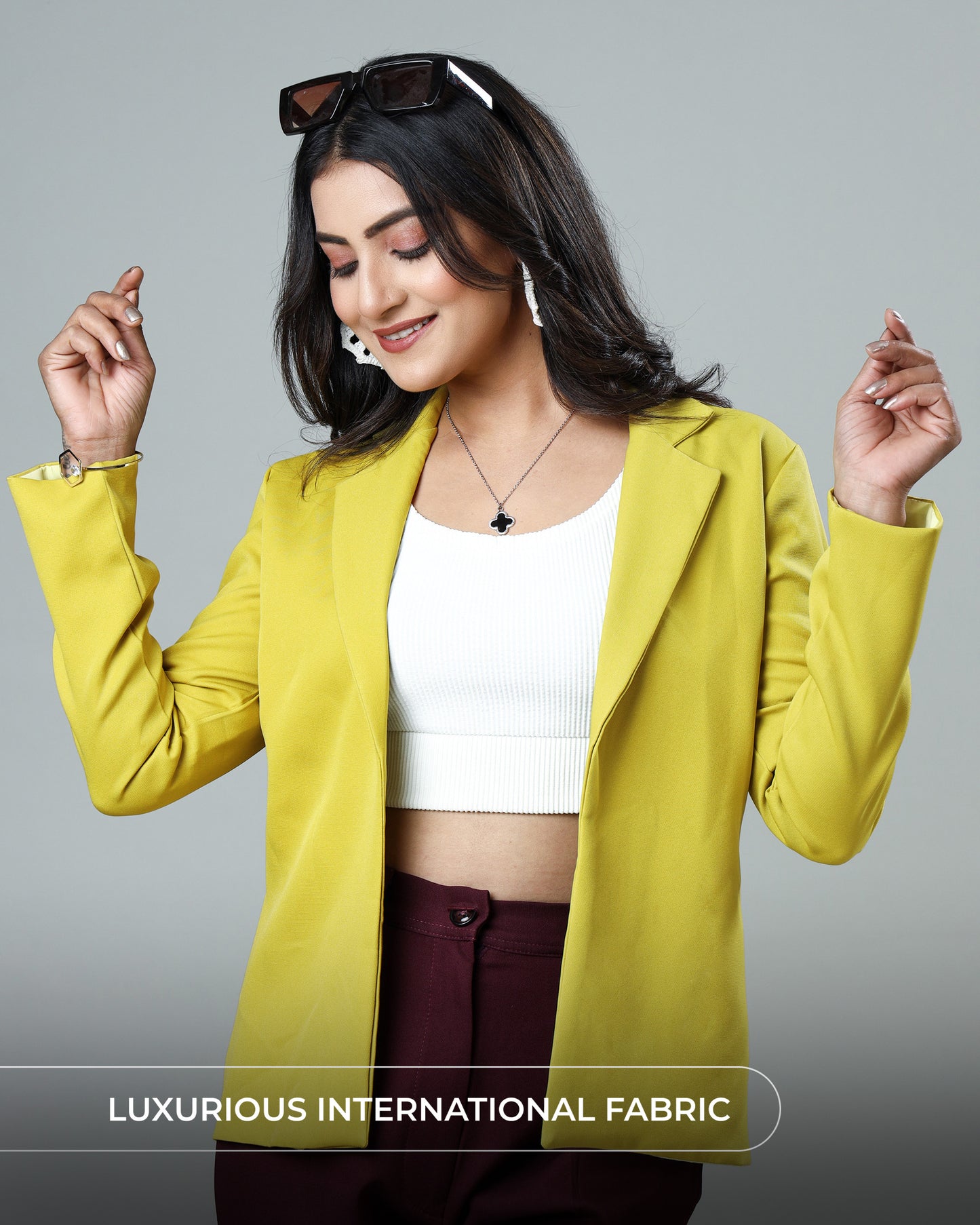 Luxe Touch Women Jacket: Classic Colors, Enduring Style