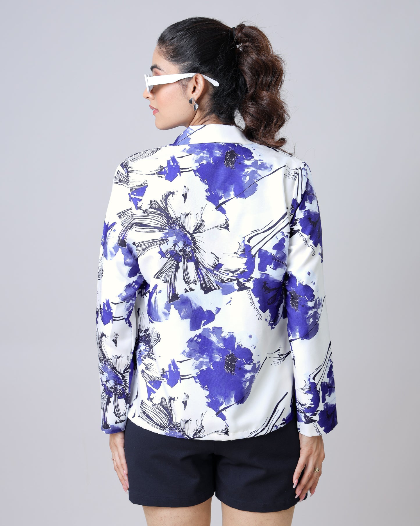 Exquisite White Royal Floral Collar Women's Jacket