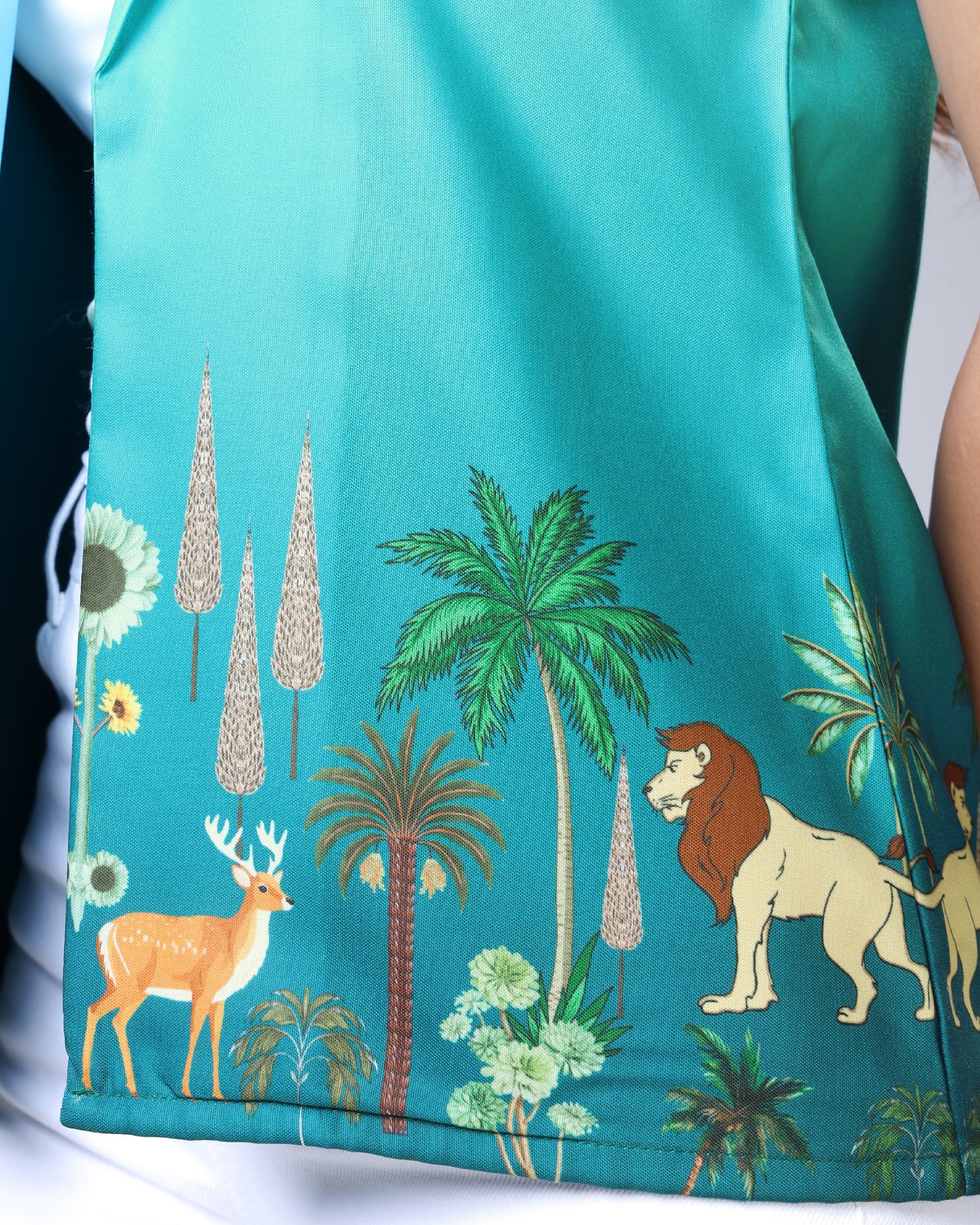 Sleeveless Style ka Tadka - Women's Ombre Jacket with Wild Border