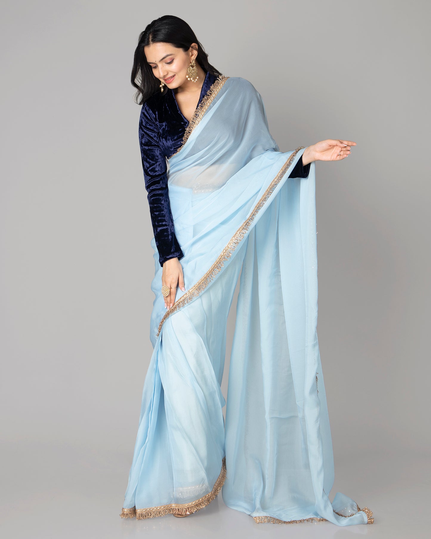 Lace-Trimmed Pre-Draped Pure Organza Saree for Any Occasion