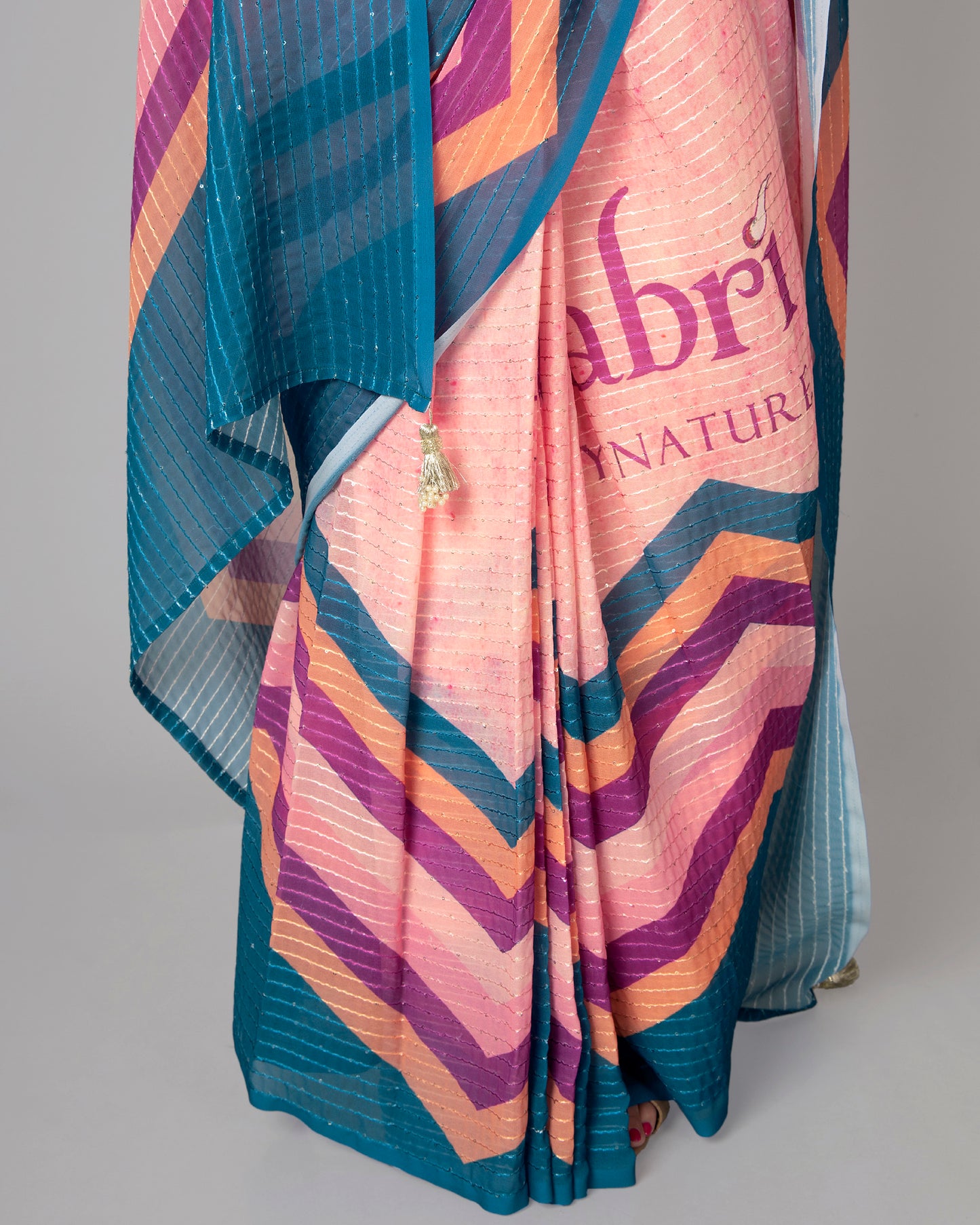 Effortless Grace in Quirky Saree
