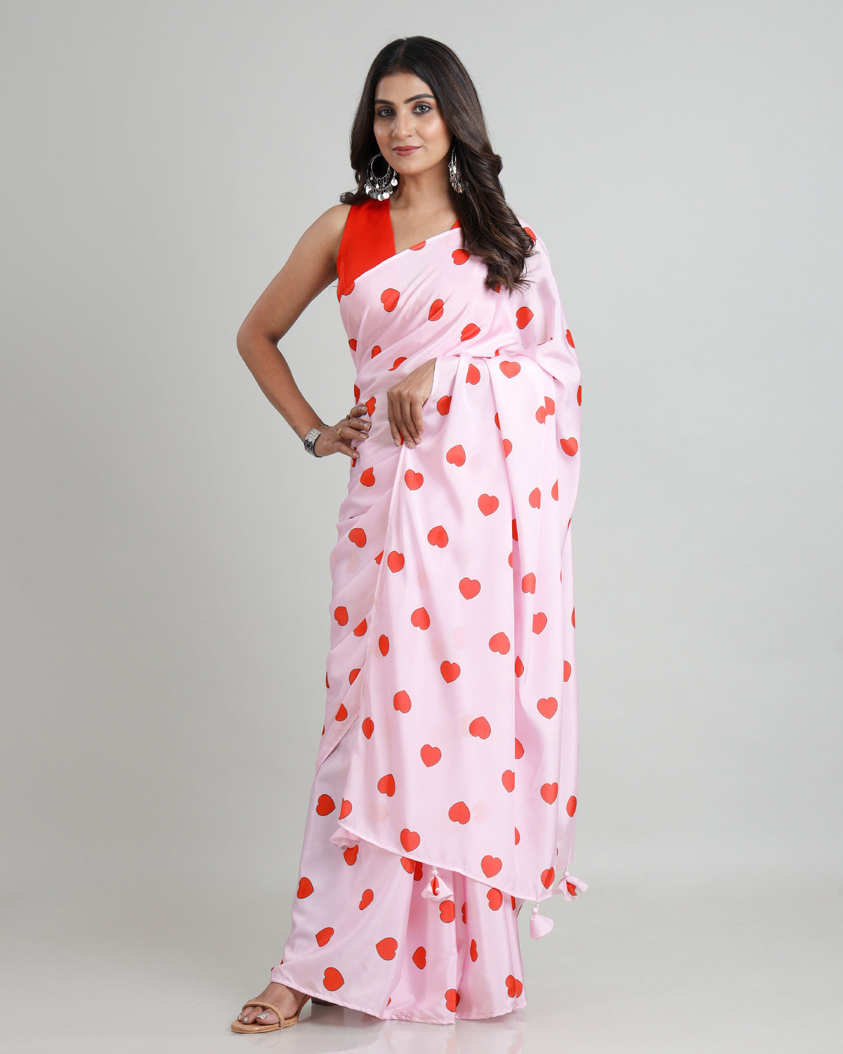 Blushing Hearts: Pink Silk Saree With Touch of Romance