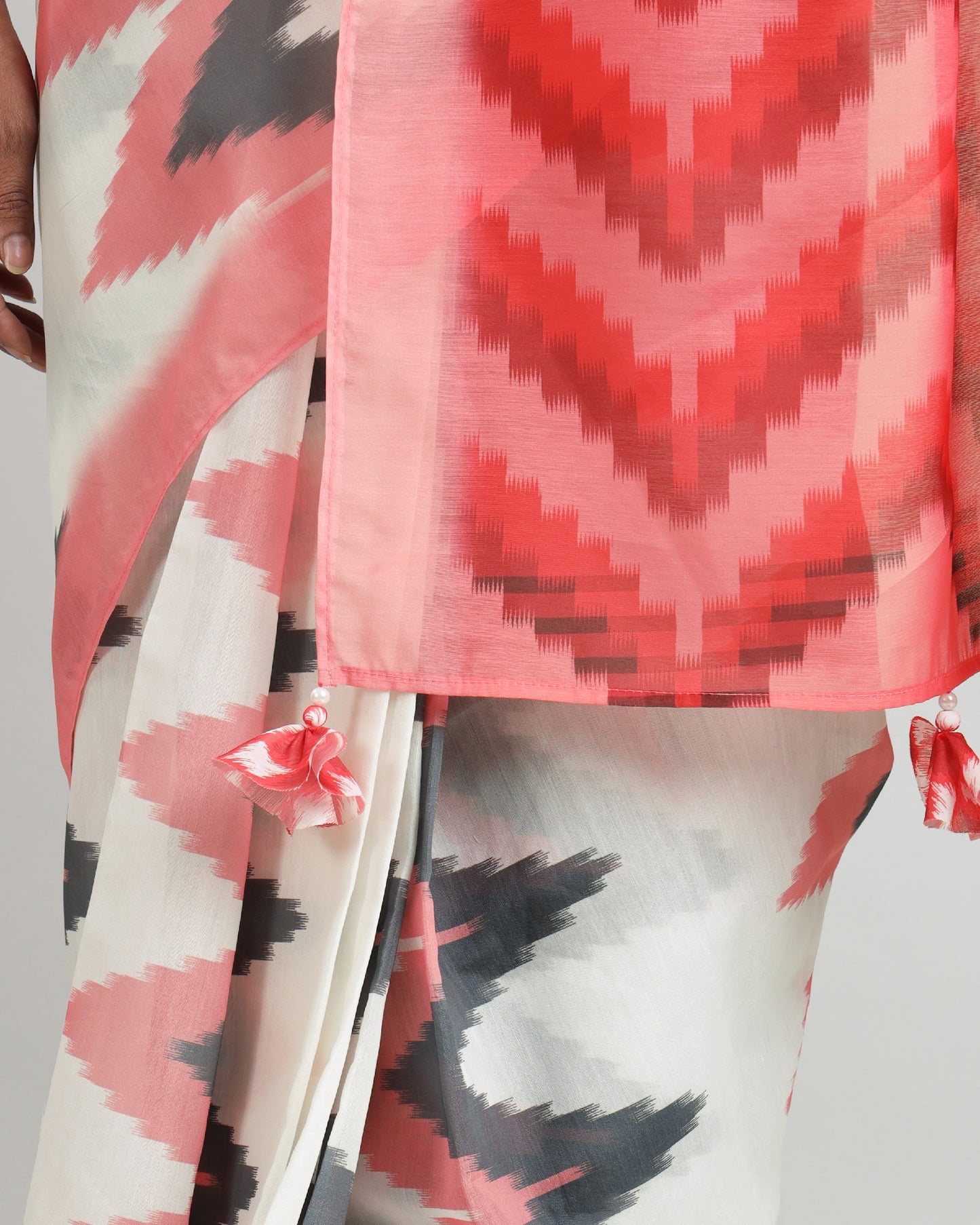 A Touch of Tradition: The Ikkat Print Saree