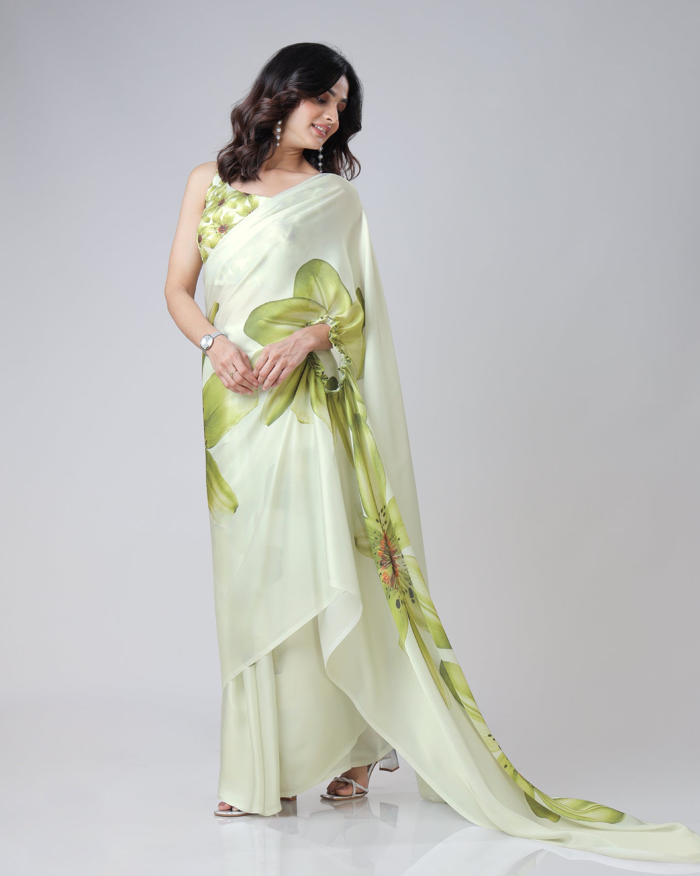 Gorgeous Water Lilly Floral Freehand Saree