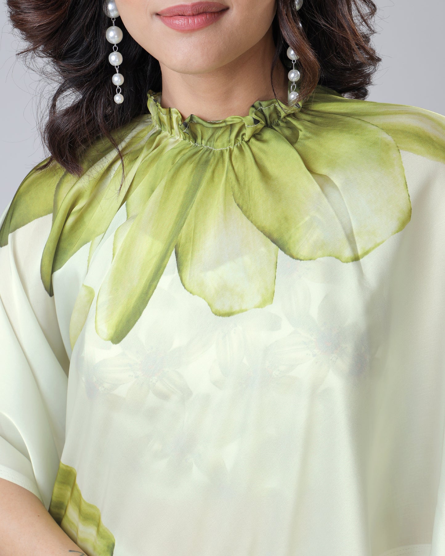 Gorgeous Water Lilly Floral Freehand Saree