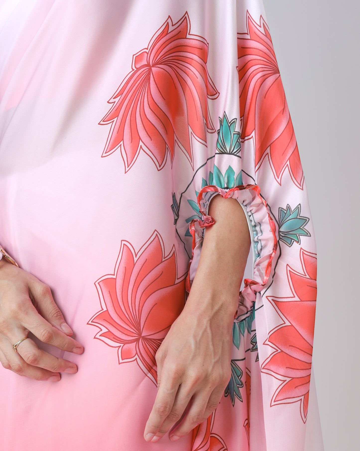 Beautiful Ombre Lotus Mandalaa Print Freehand Saree