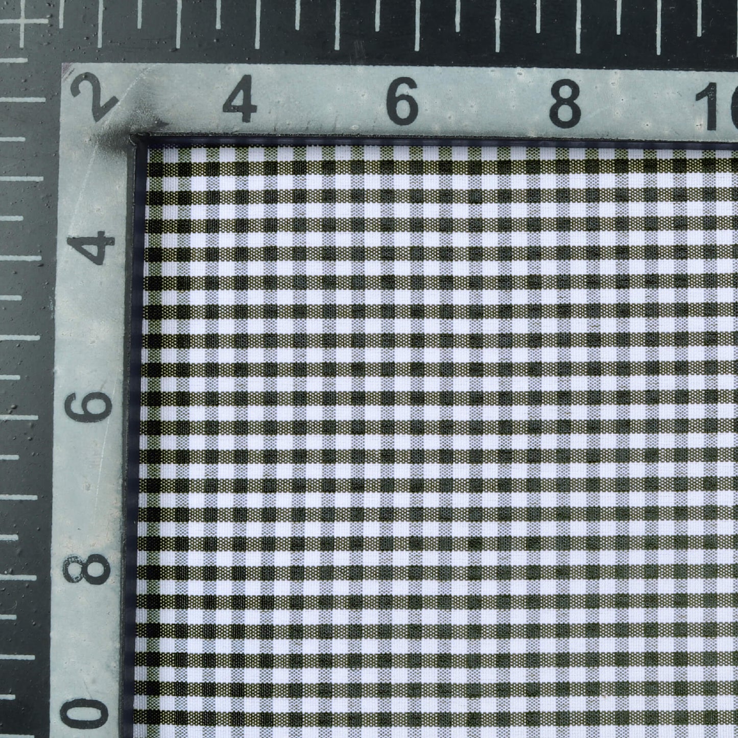 Black And White Checks Pattern Yarn Dyed Exclusive Shirting Fabric (Width 58 Inches)