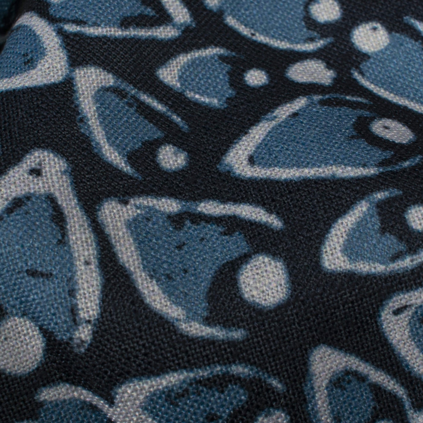 Blue And White Indiigo Pattern Digital Print Linen Textured Fabric (Width 56 Inches)