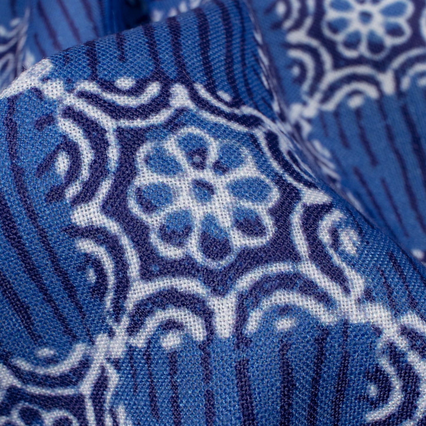 Blue And White Indiigo Pattern Digital Print Linen Textured Fabric (Width 56 Inches)