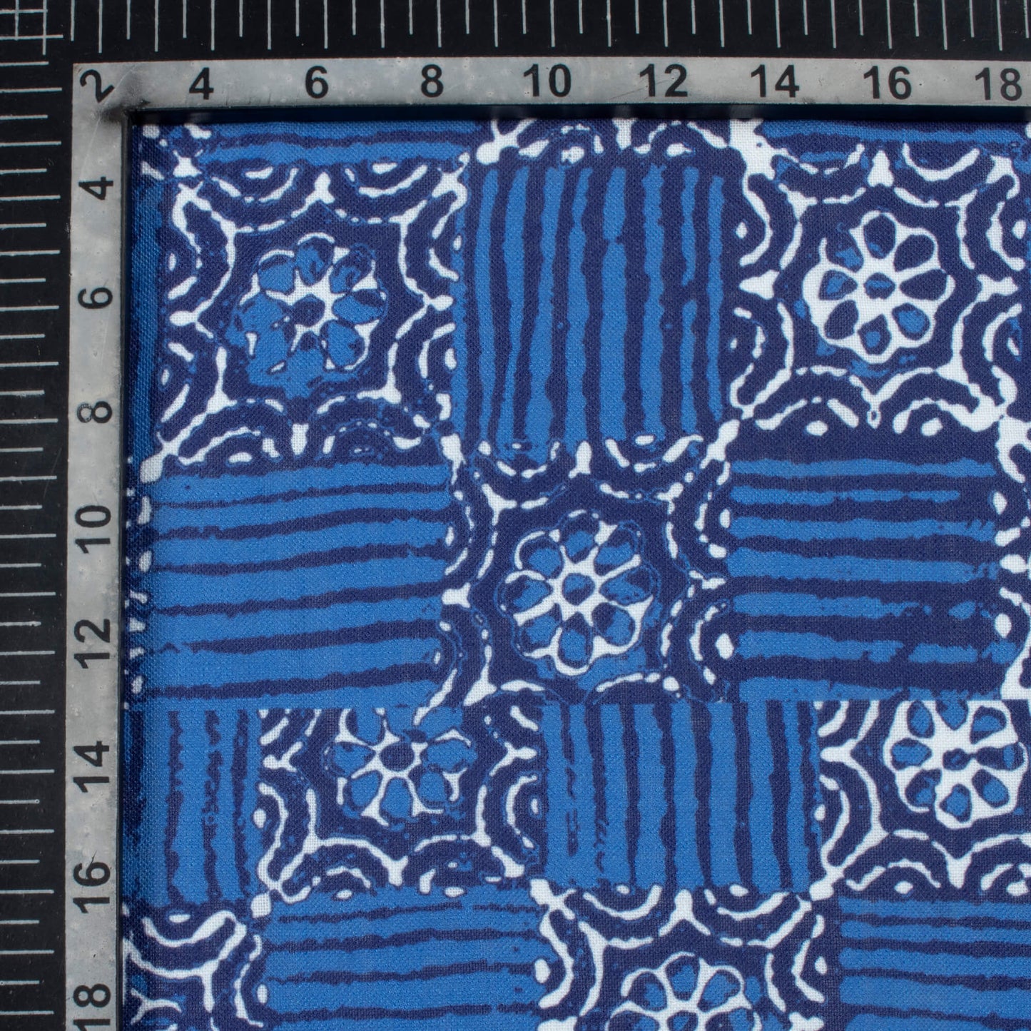 Blue And White Indiigo Pattern Digital Print Linen Textured Fabric (Width 56 Inches)