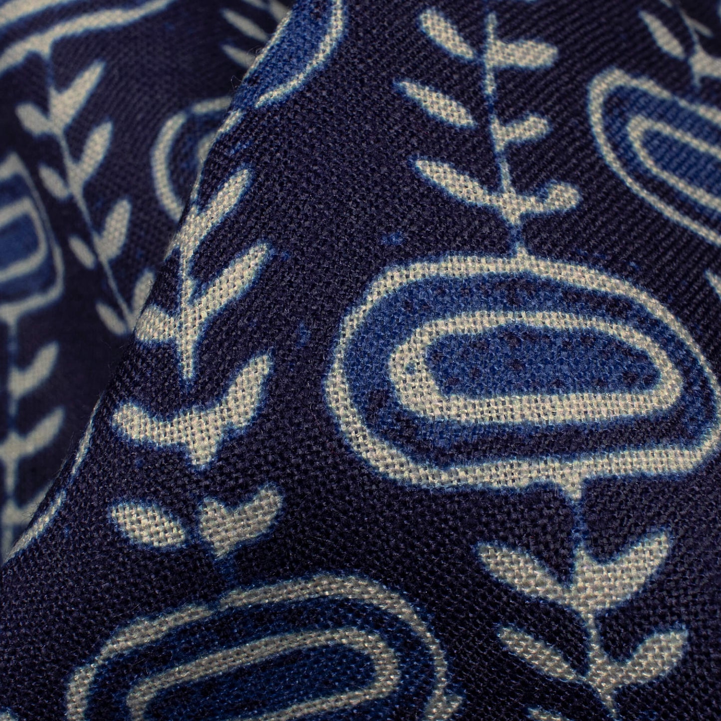 Blue And White Indiigo Pattern Digital Print Linen Textured Fabric (Width 56 Inches)