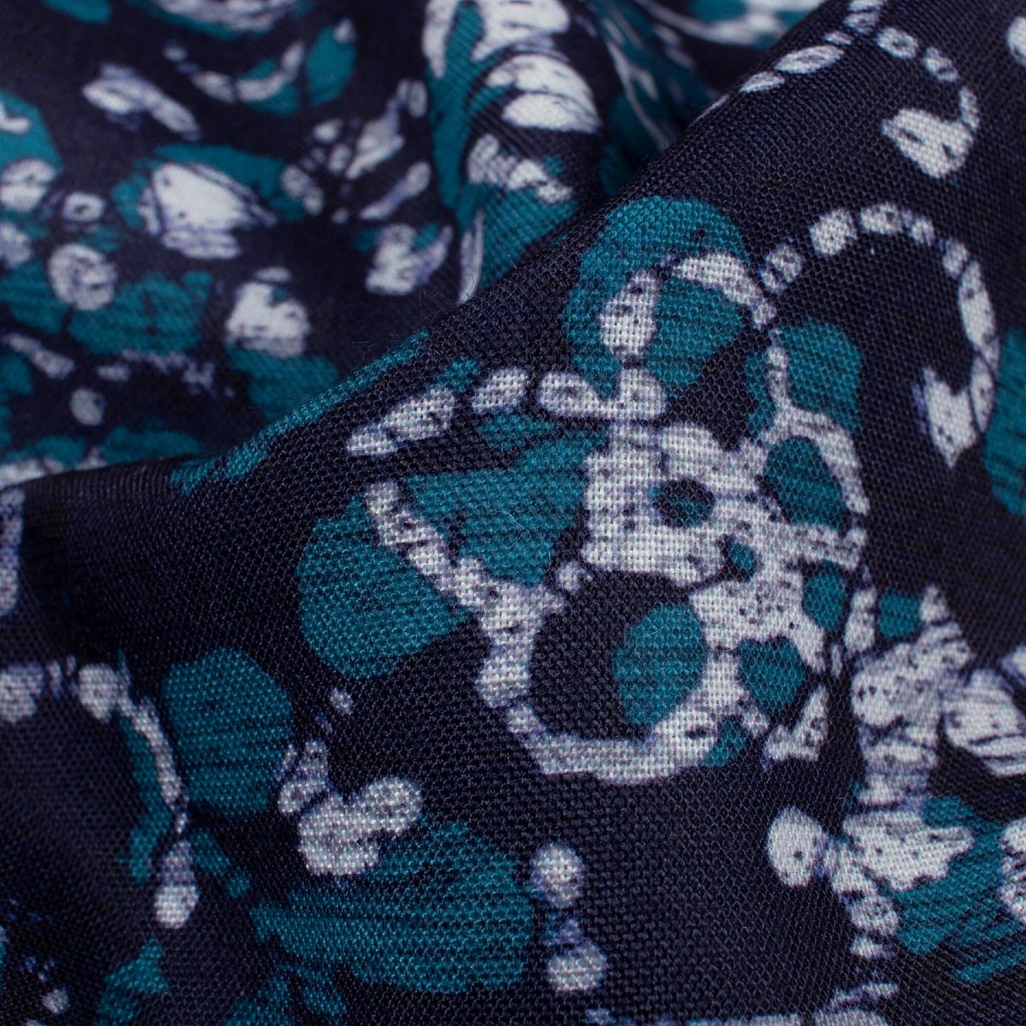 Blue And White Indiigo Pattern Digital Print Rayon Fabric