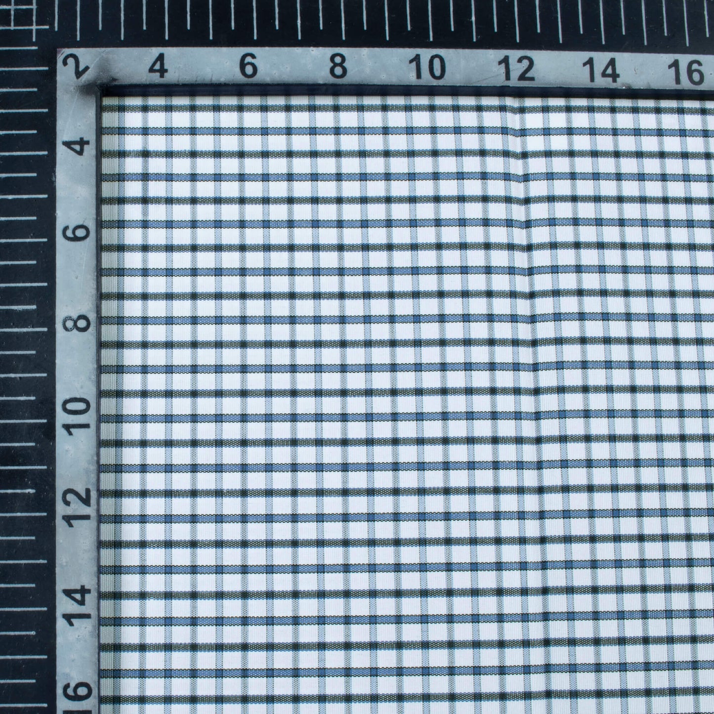 Blue And White Checks Pattern Yarn Dyed Premium Shirting Fabric (Width 58 Inches)