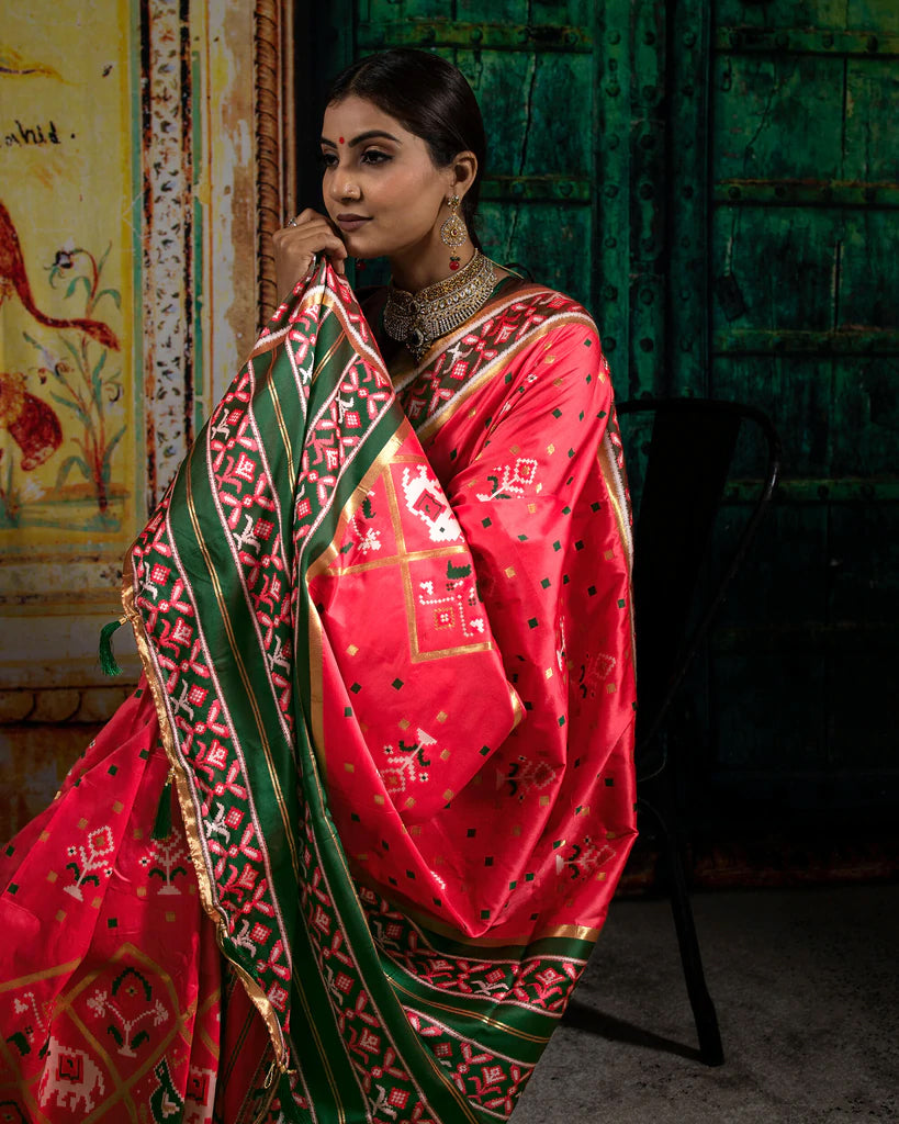 Rouge Pink And Green Patolaa Pattern Zari Jacquard Bordered Premium Banarasi Silk Saree With Blouse