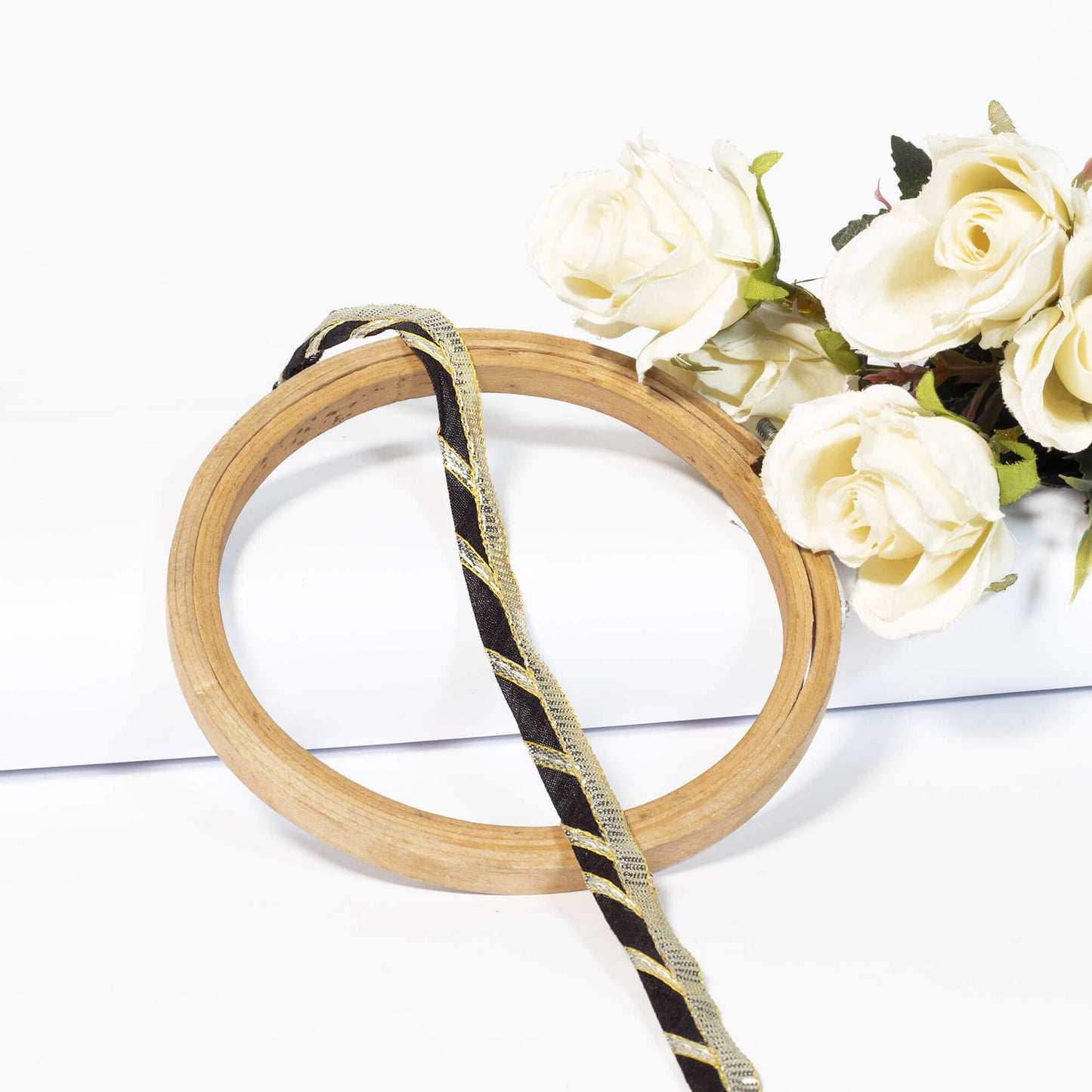 Black Stripes Pattern Zari Work Lace (9 Mtr)