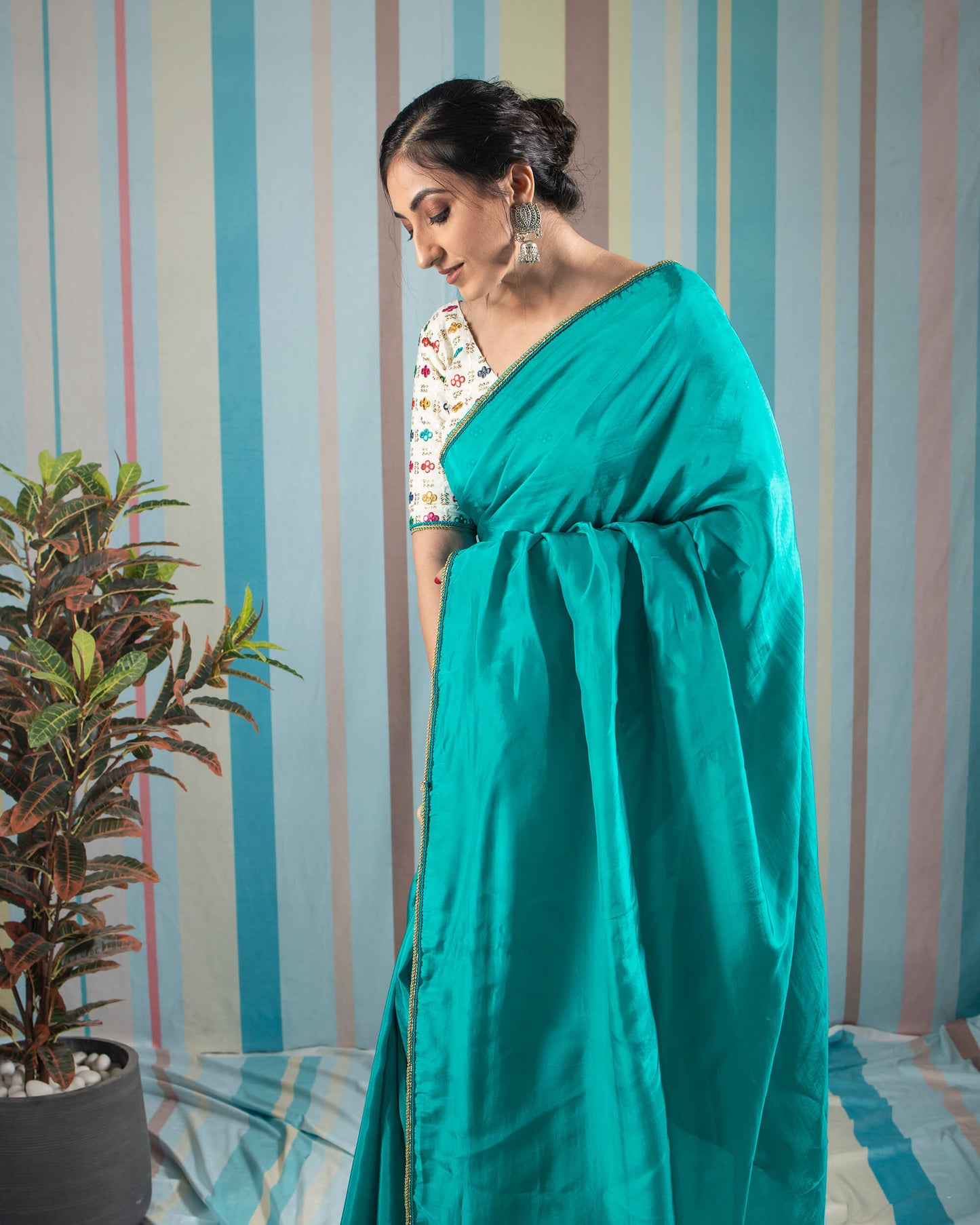 Turquoise Plain Viscose Uppada Silk Saree With Lace Border