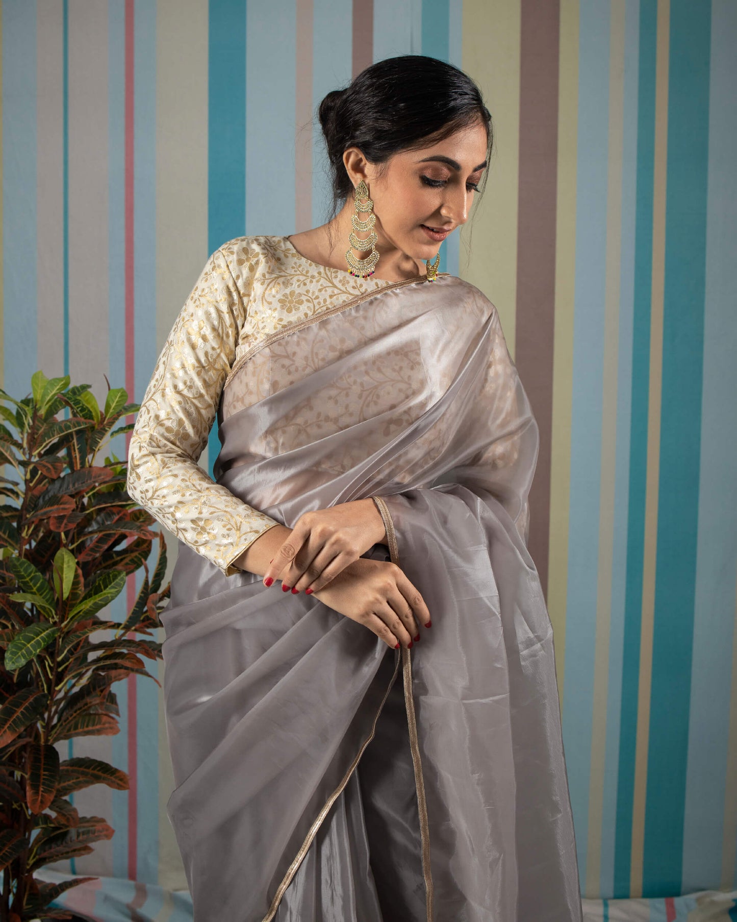 Pegion Grey Plain Liquid Organza Saree With Lace Border