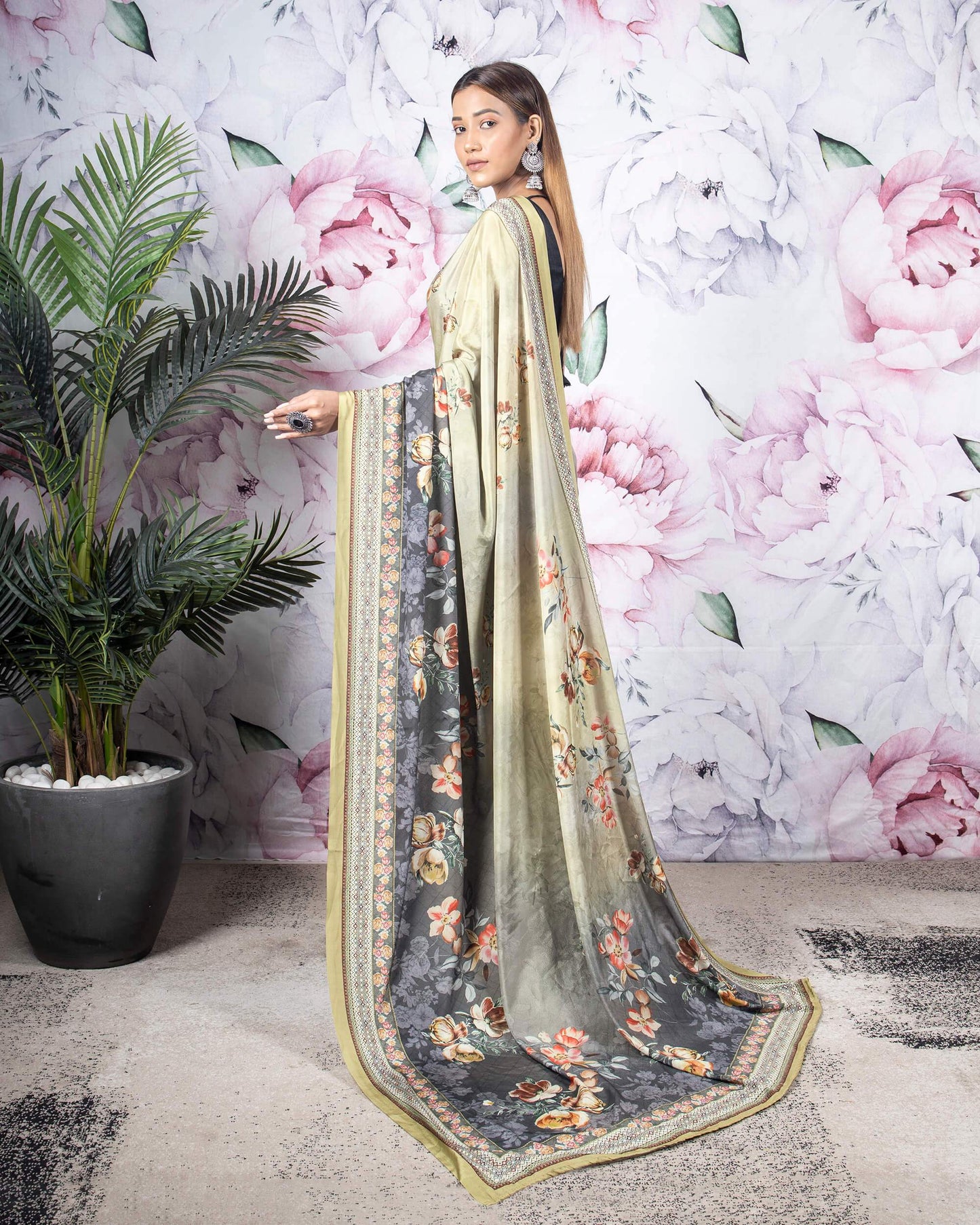 Moss Green And Grey Floral Pattern Digital Print Crepe Silk Saree
