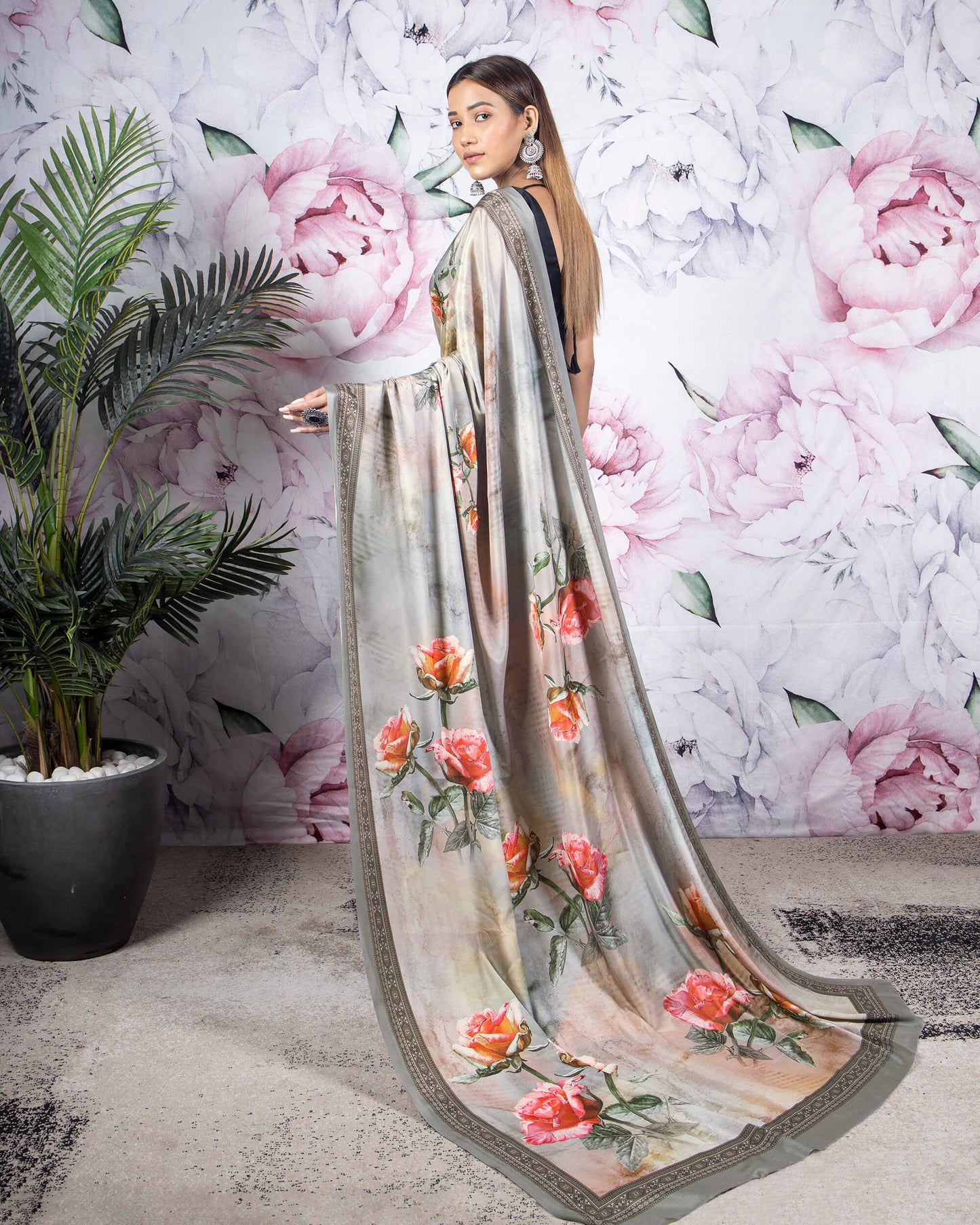 Grey And Pink Floral Pattern Digital Print Crepe Silk Saree