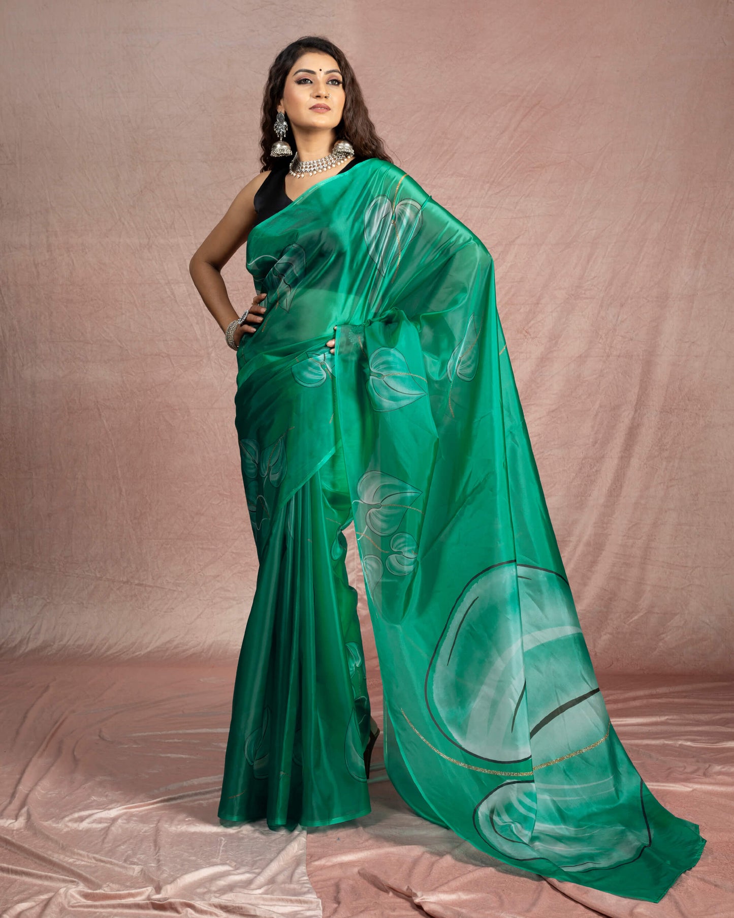 Pine Green And Black Leaf Pattern Organza Saree