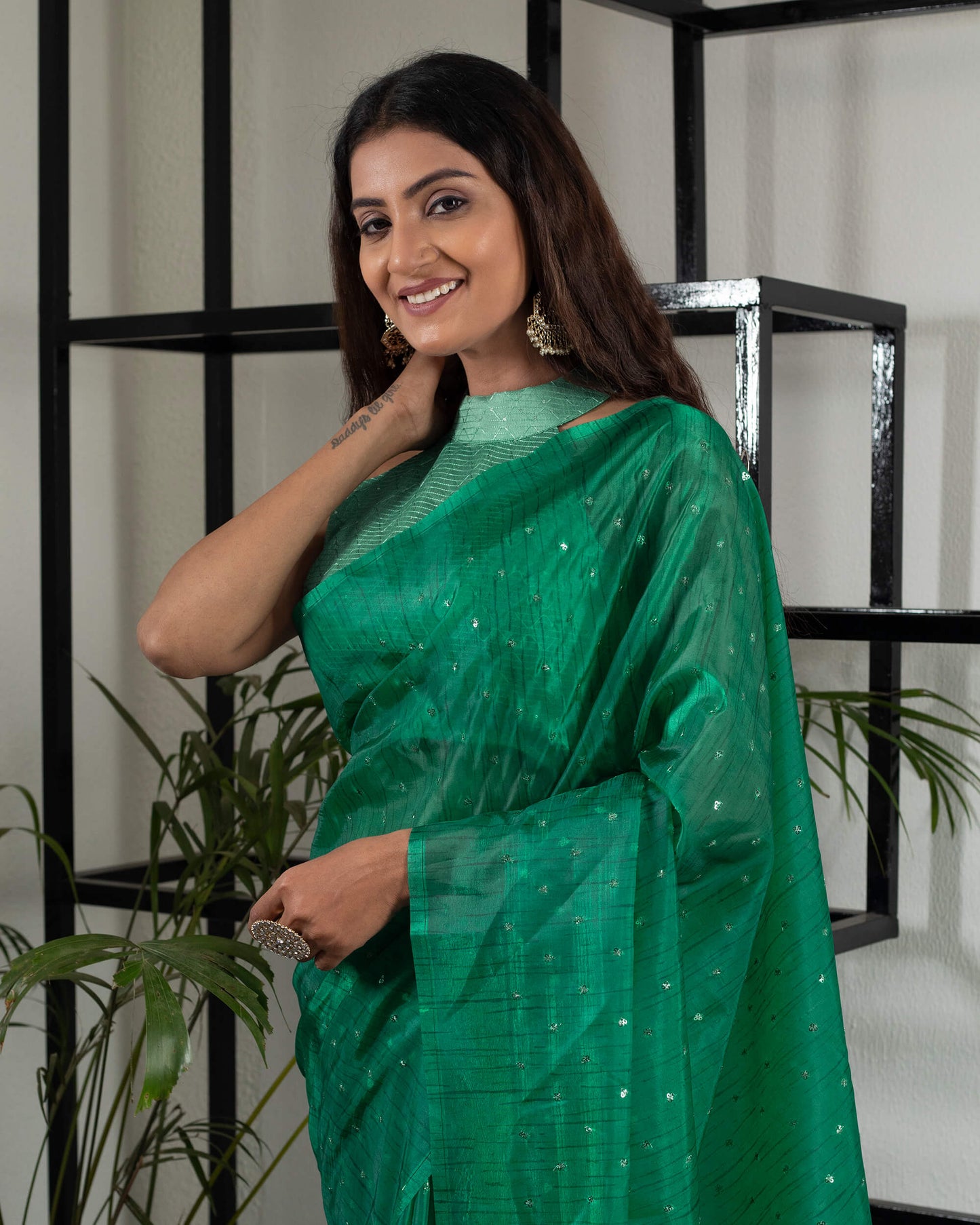 Kaitoke GreenTextured Pattern Booti Sequins Digital Print Liquid Organza Saree
