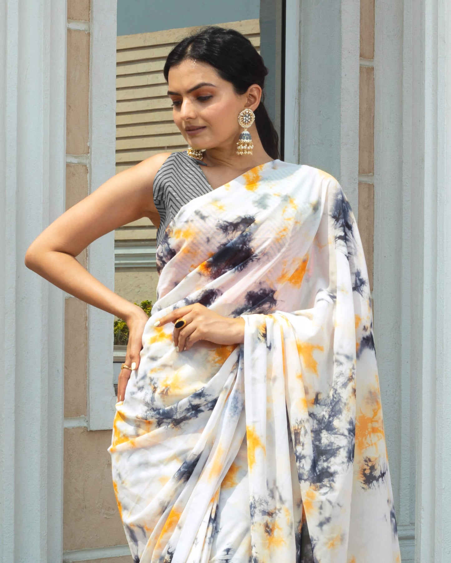 Off White And Grey Tie & Dye Pattern Digital Print Georgette Pre-Draped Saree