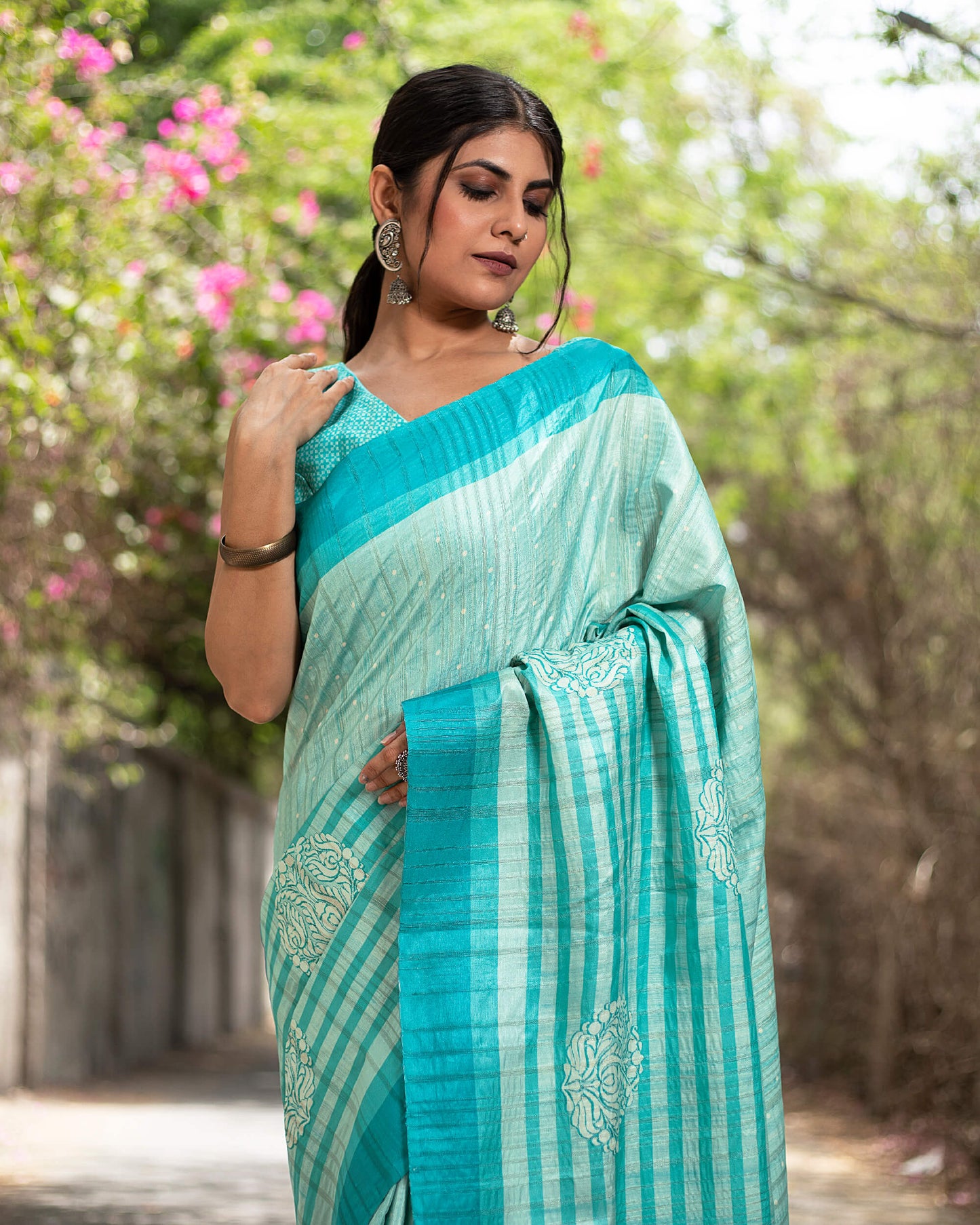 Electric Blue And White Ethnic Pattern Digital Print Art Tusser Silk Saree With Tassels