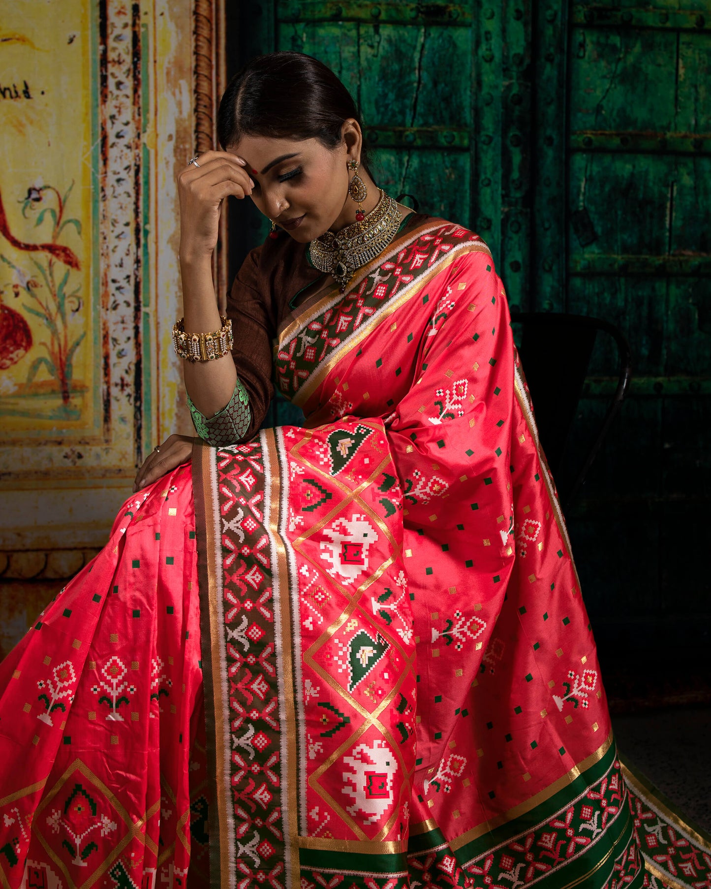 Rouge Pink And Green Patolaa Pattern Zari Jacquard Bordered Premium Banarasi Silk Saree With Blouse