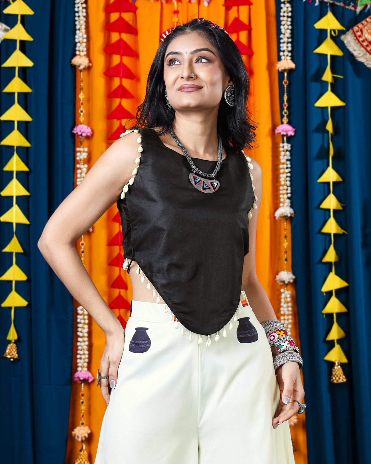 Black Blouse Pe Swag – Kodi Lace Wala Look