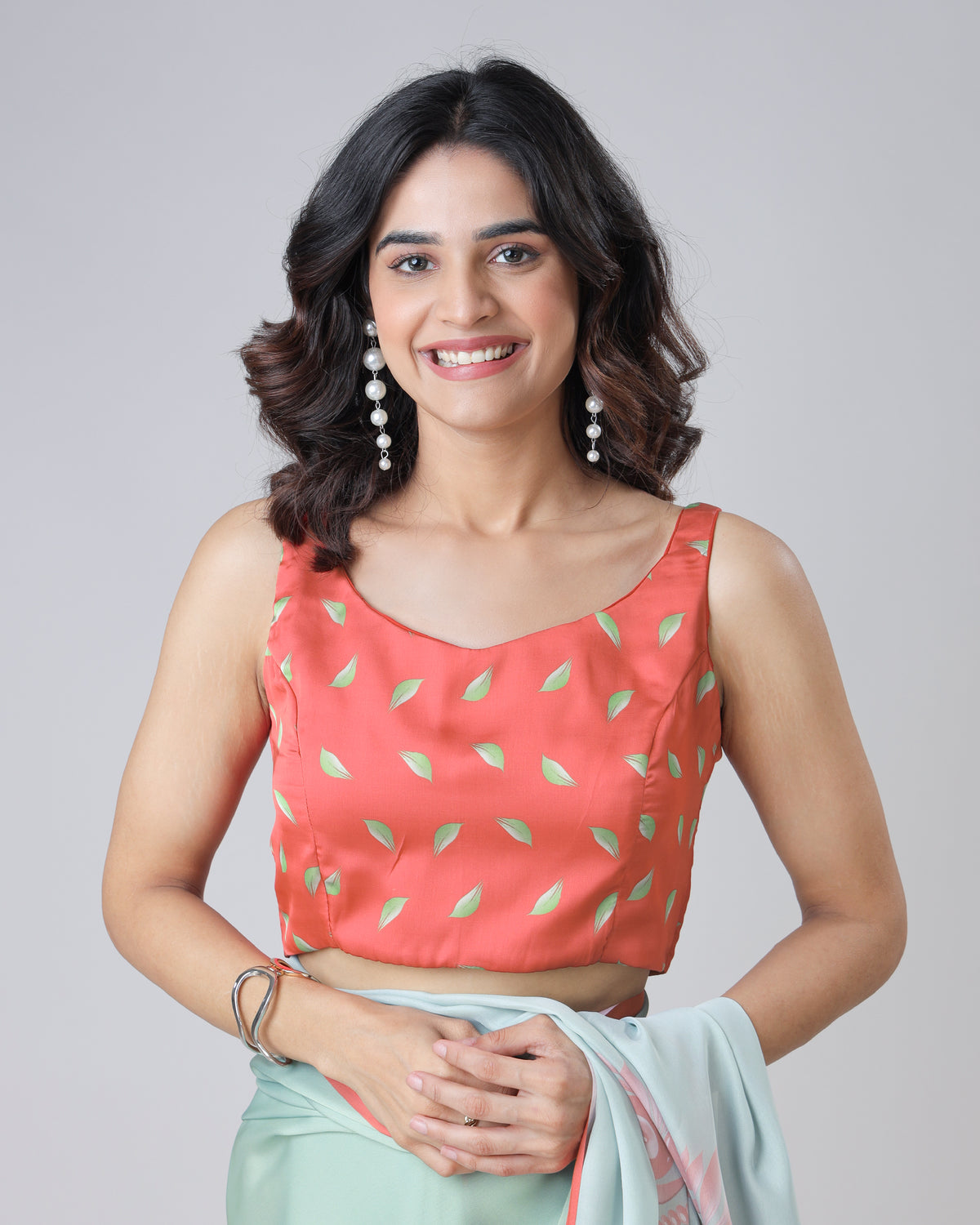 Seamless Leaf V Neck Sleeveless Blouse