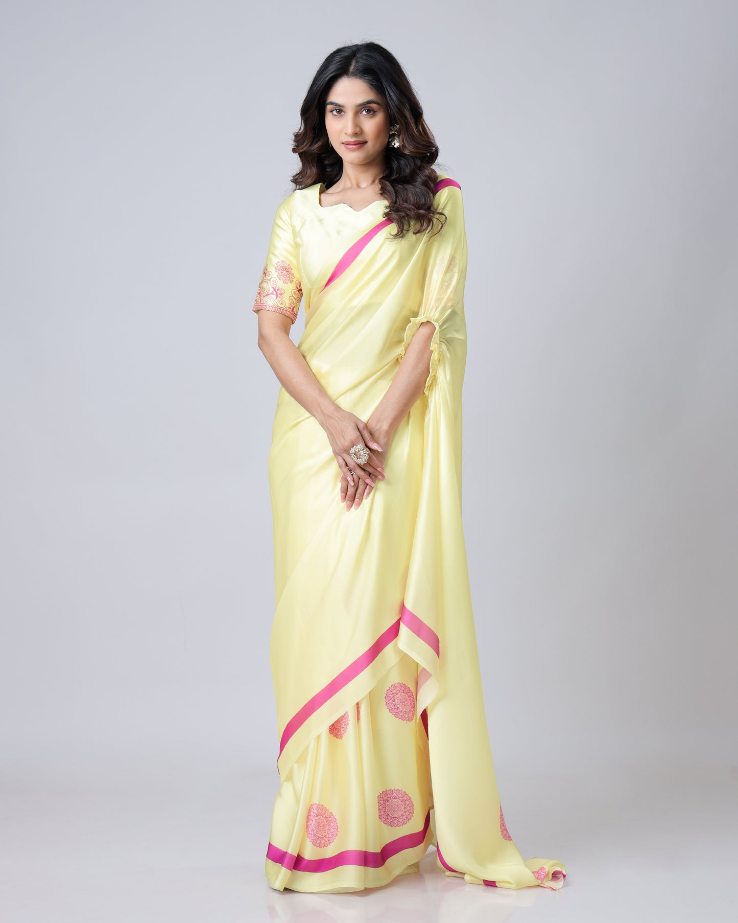 Crayola Yellow Mandalaa Printt Contrast Border Freehand Saree