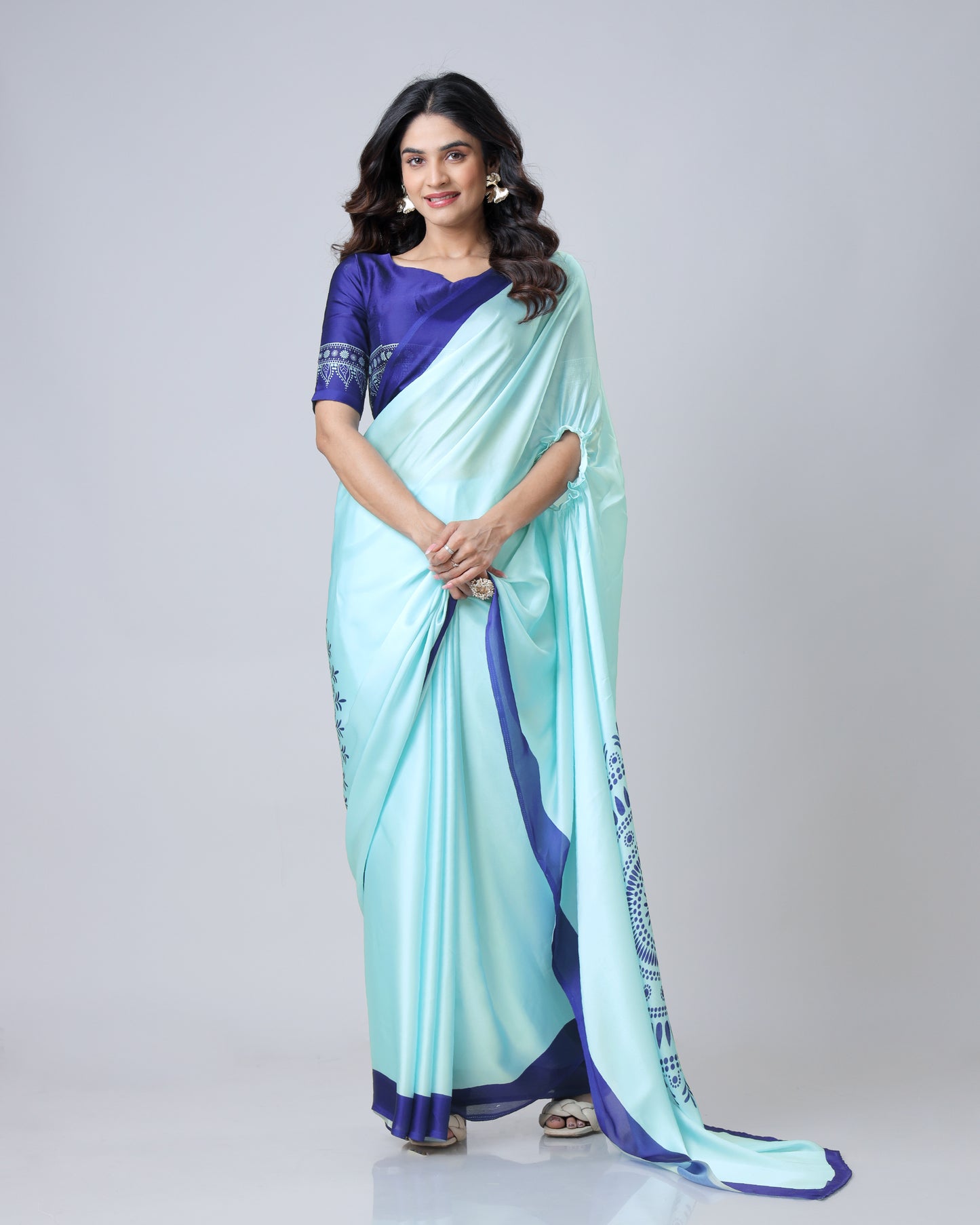 Light Blue Mandalaa Print Contrast Border Freehand Saree