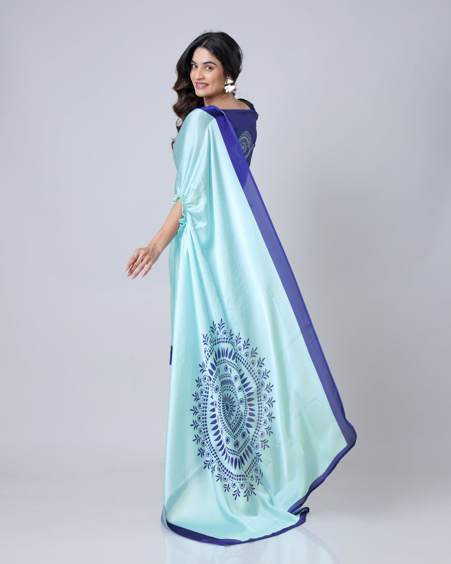 Light Blue Mandalaa Print Contrast Border Freehand Saree