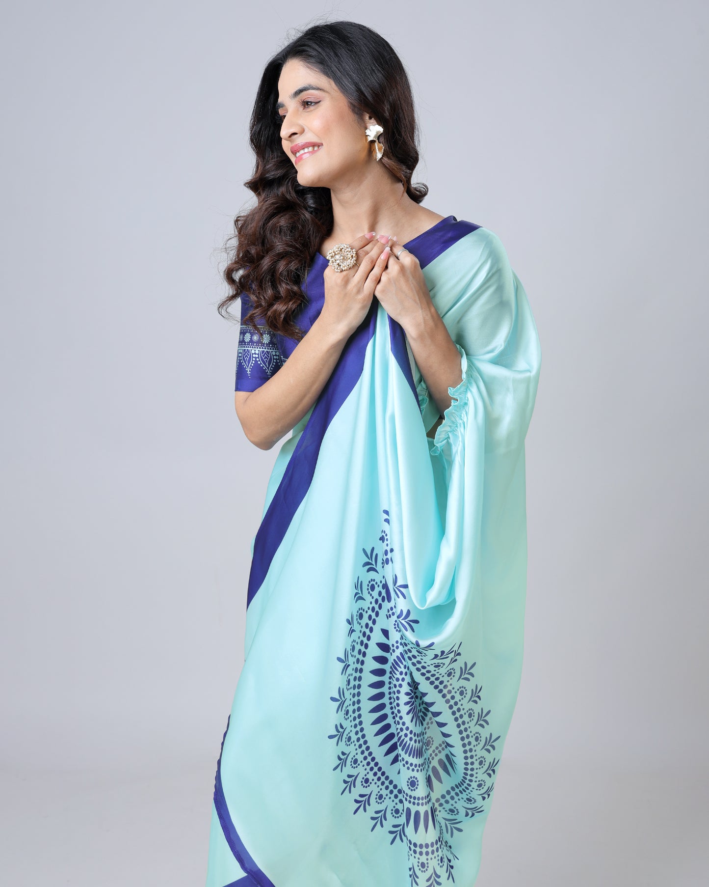 Light Blue Mandalaa Print Contrast Border Freehand Saree