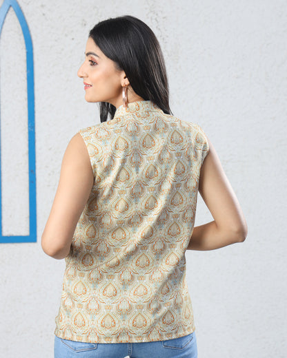 Stylish Sleeveless Women's Jacket For Every Occasion