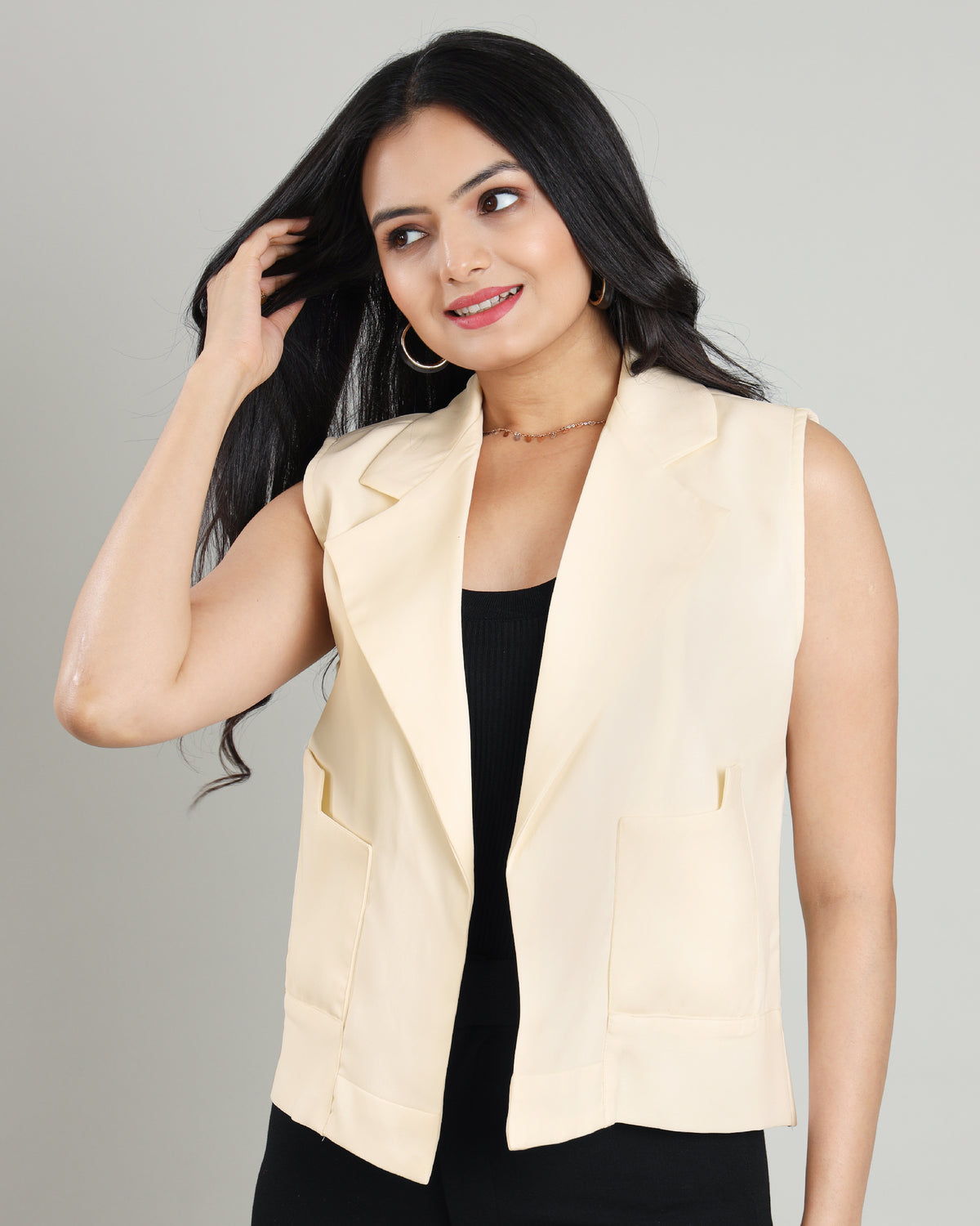 Women's Sleeveless Jacket For Posh Look