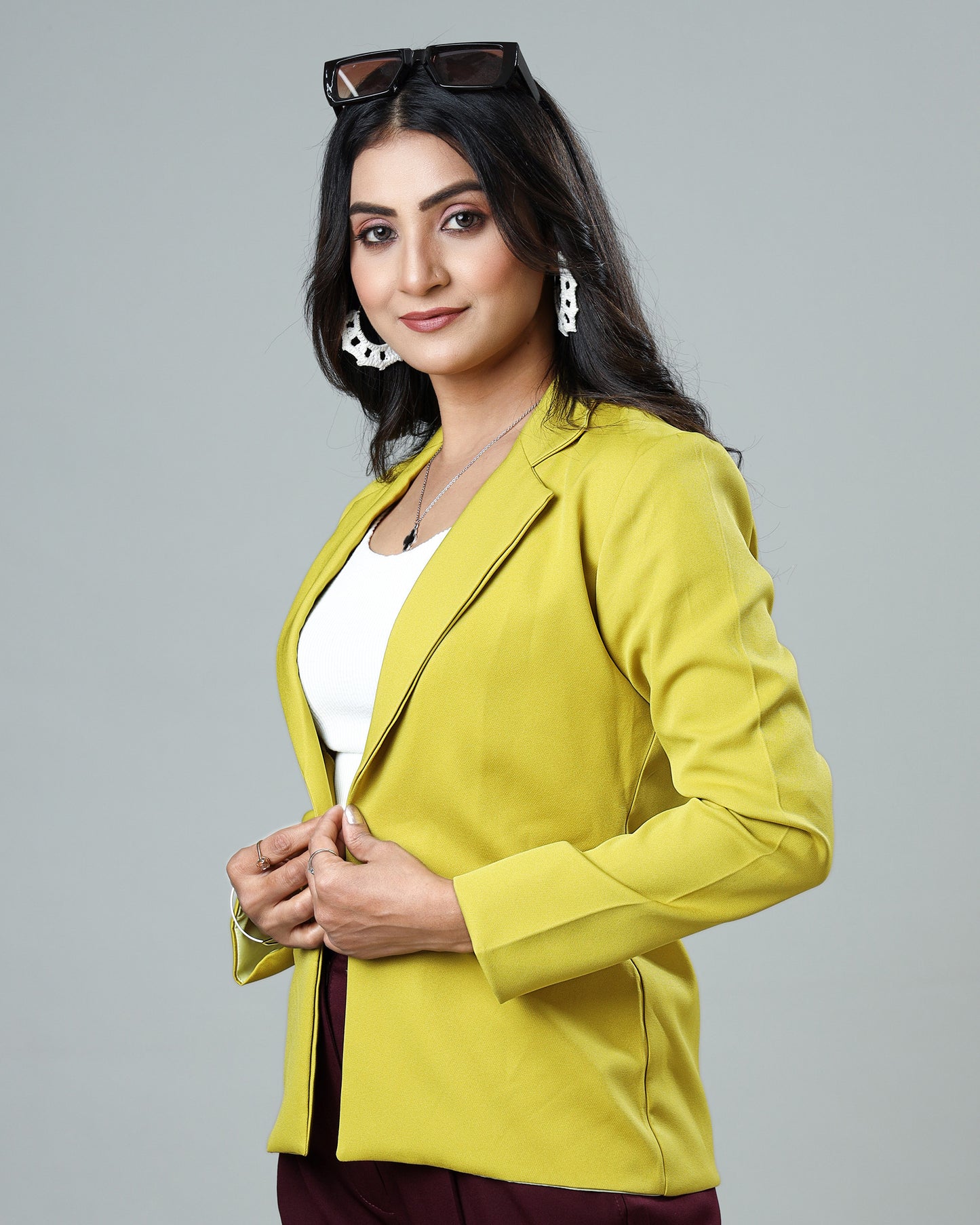 Luxe Touch Women Jacket: Classic Colors, Enduring Style