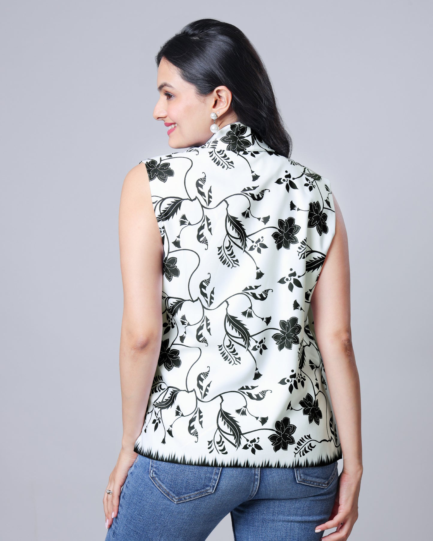 Womens 2025 Must-Have Outerwear With Soft Romantic Floral
