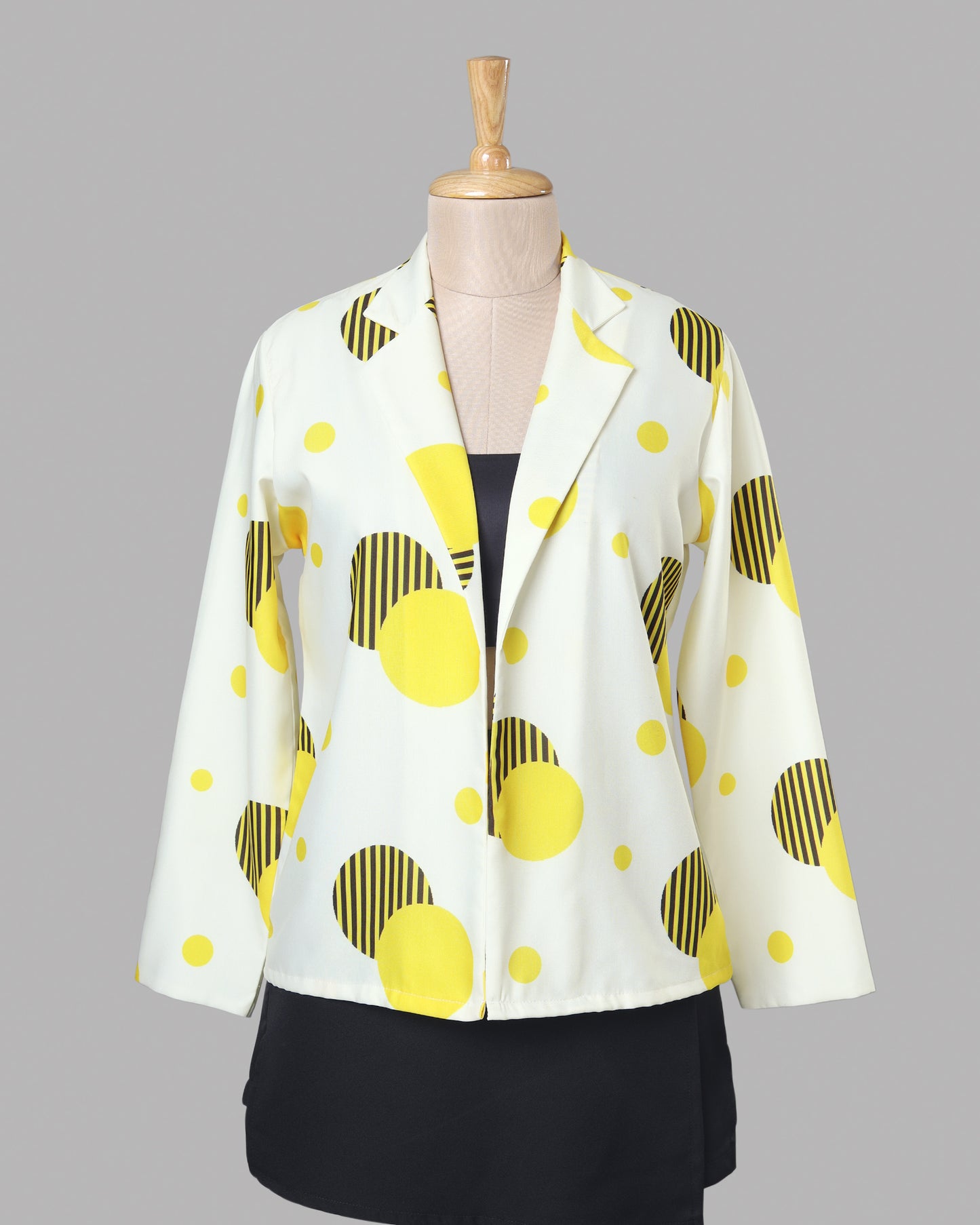 Instagram IT-Girl Yellow Polka Dot Jacket