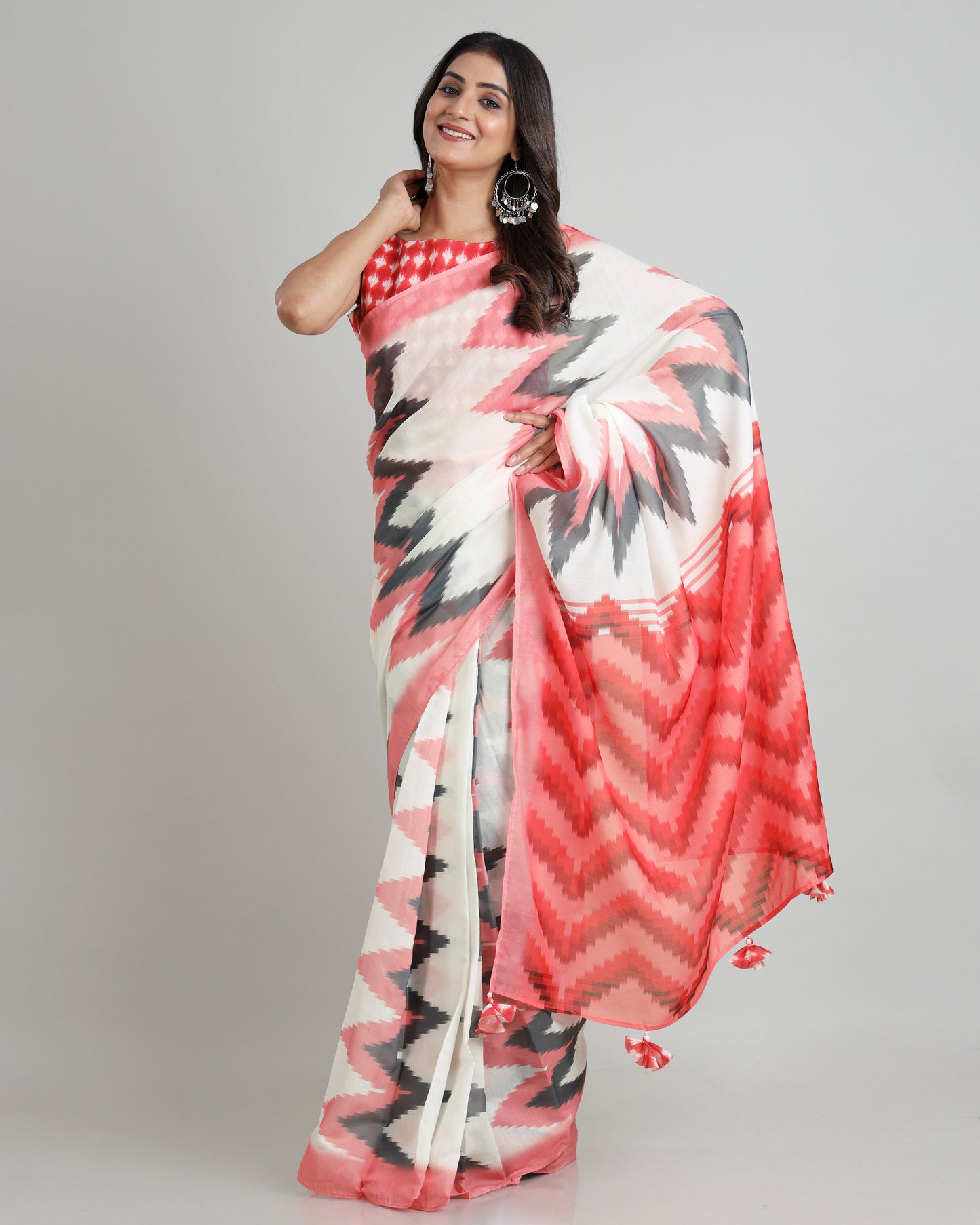 A Touch of Tradition: The Ikat Print Pre-Draped Saree